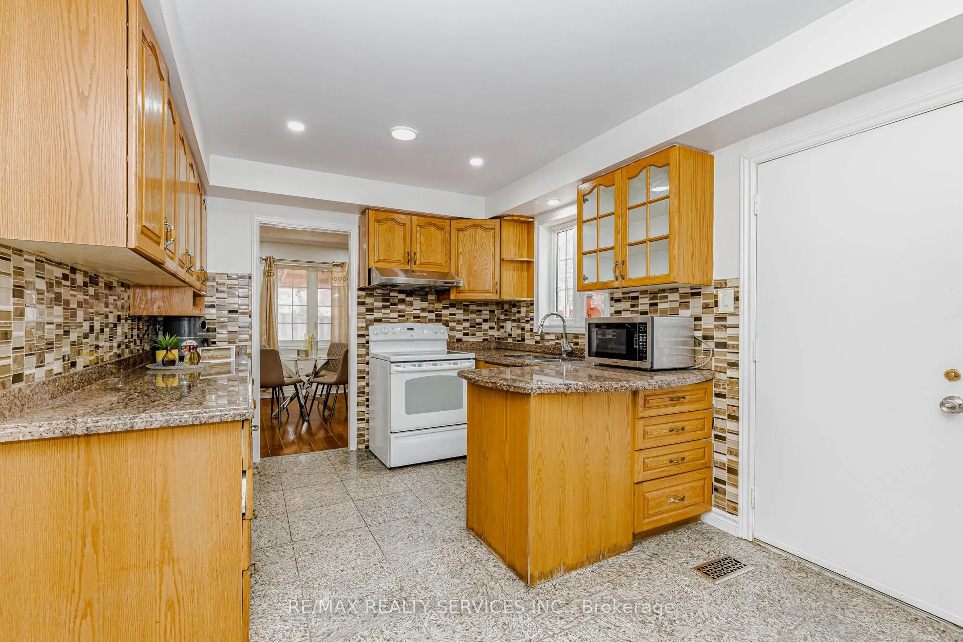 Photo 13 of 67 Morton Way, Brampton, Fletcher's West — HOMEH