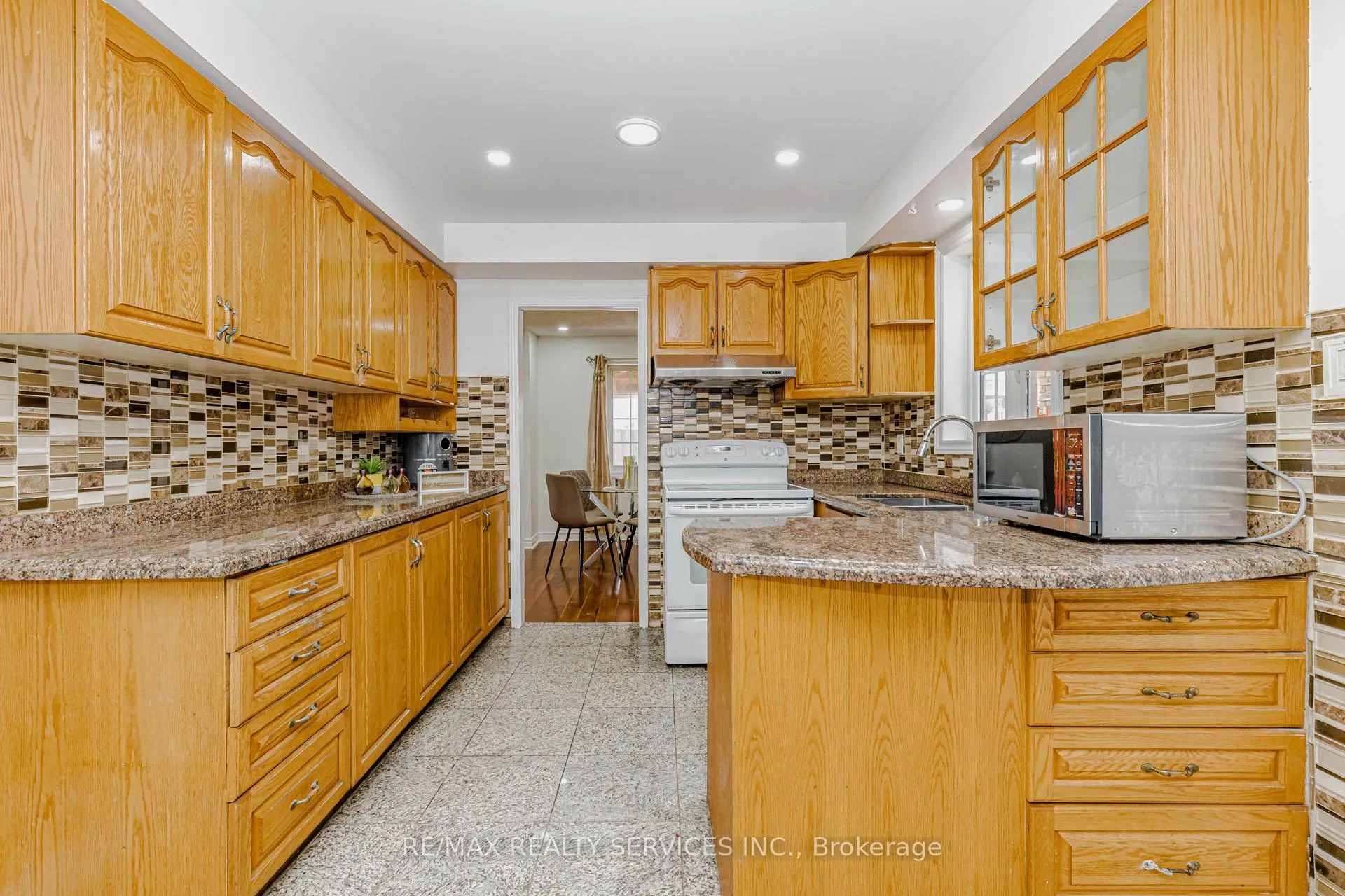 Photo 14 of 67 Morton Way, Brampton, Fletcher's West — HOMEH