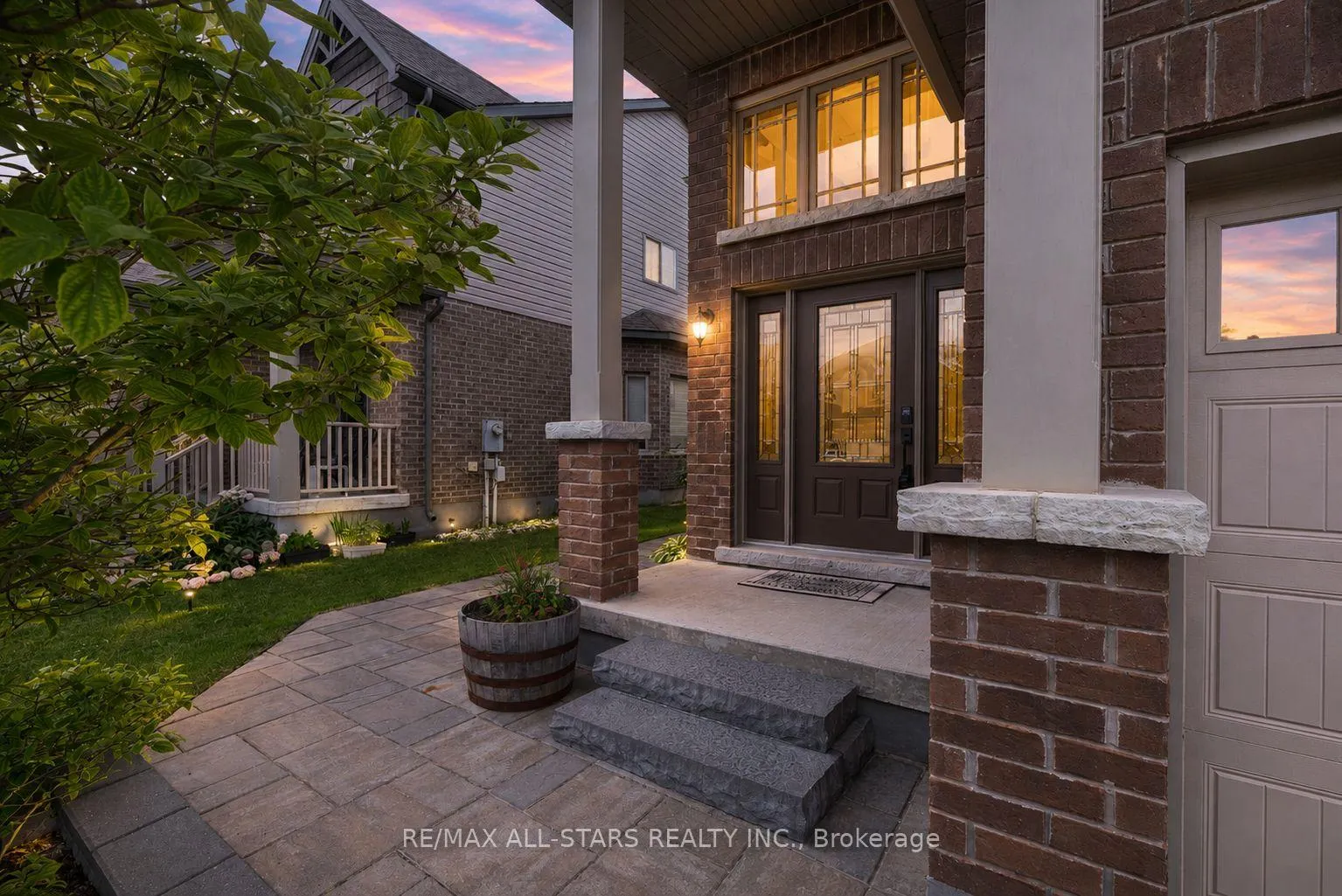 Photo 2 of 27 Carleton Trail, New Tecumseth, Beeton — HOMEH