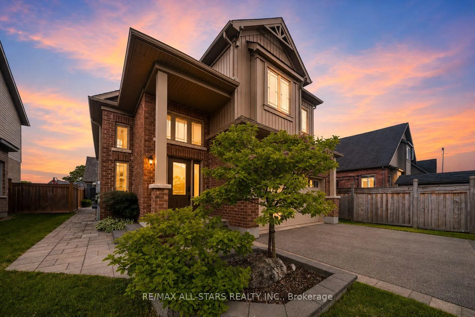 Photo 3 of 27 Carleton Trail, New Tecumseth, Beeton — HOMEH