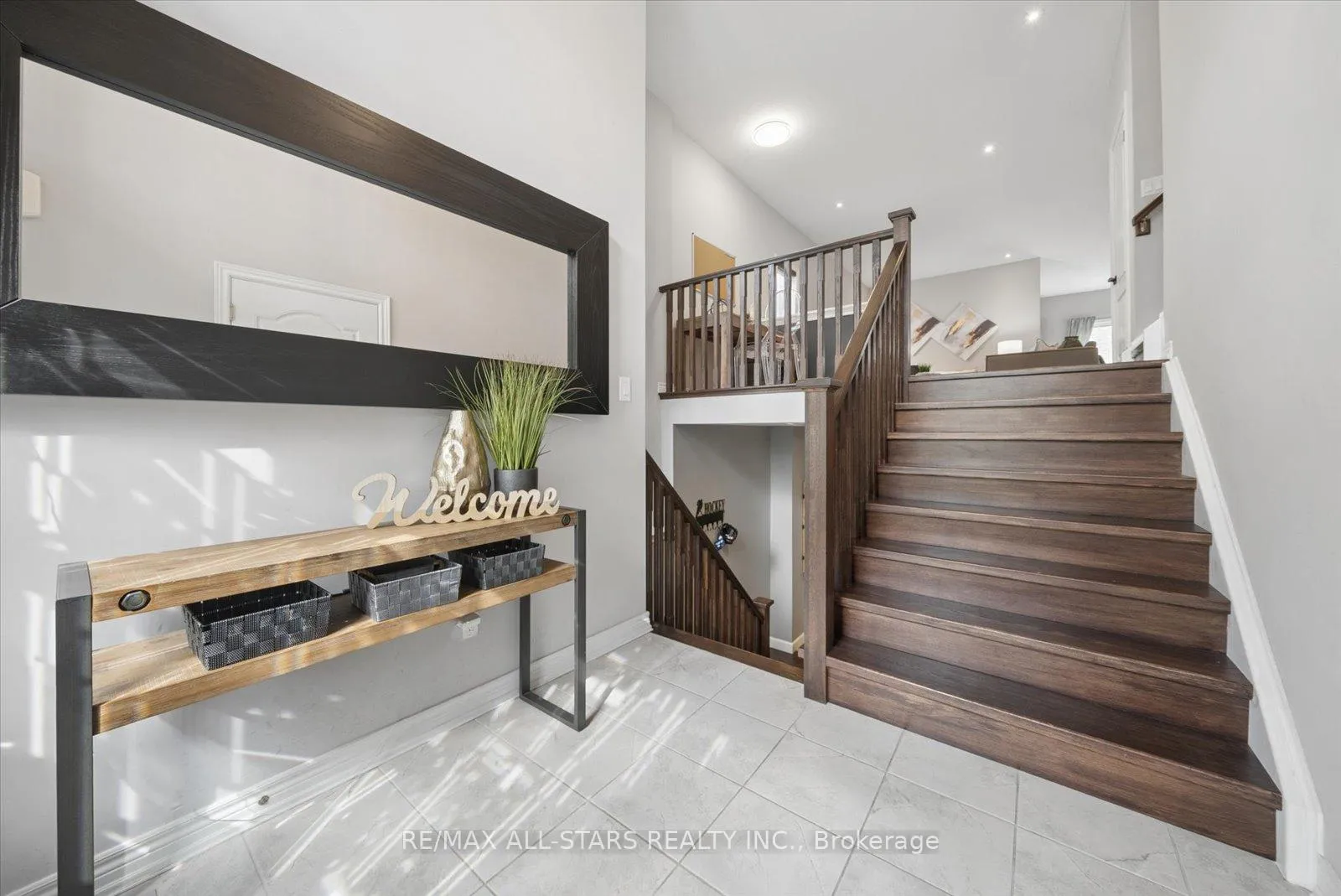 Photo 6 of 27 Carleton Trail, New Tecumseth, Beeton — HOMEH