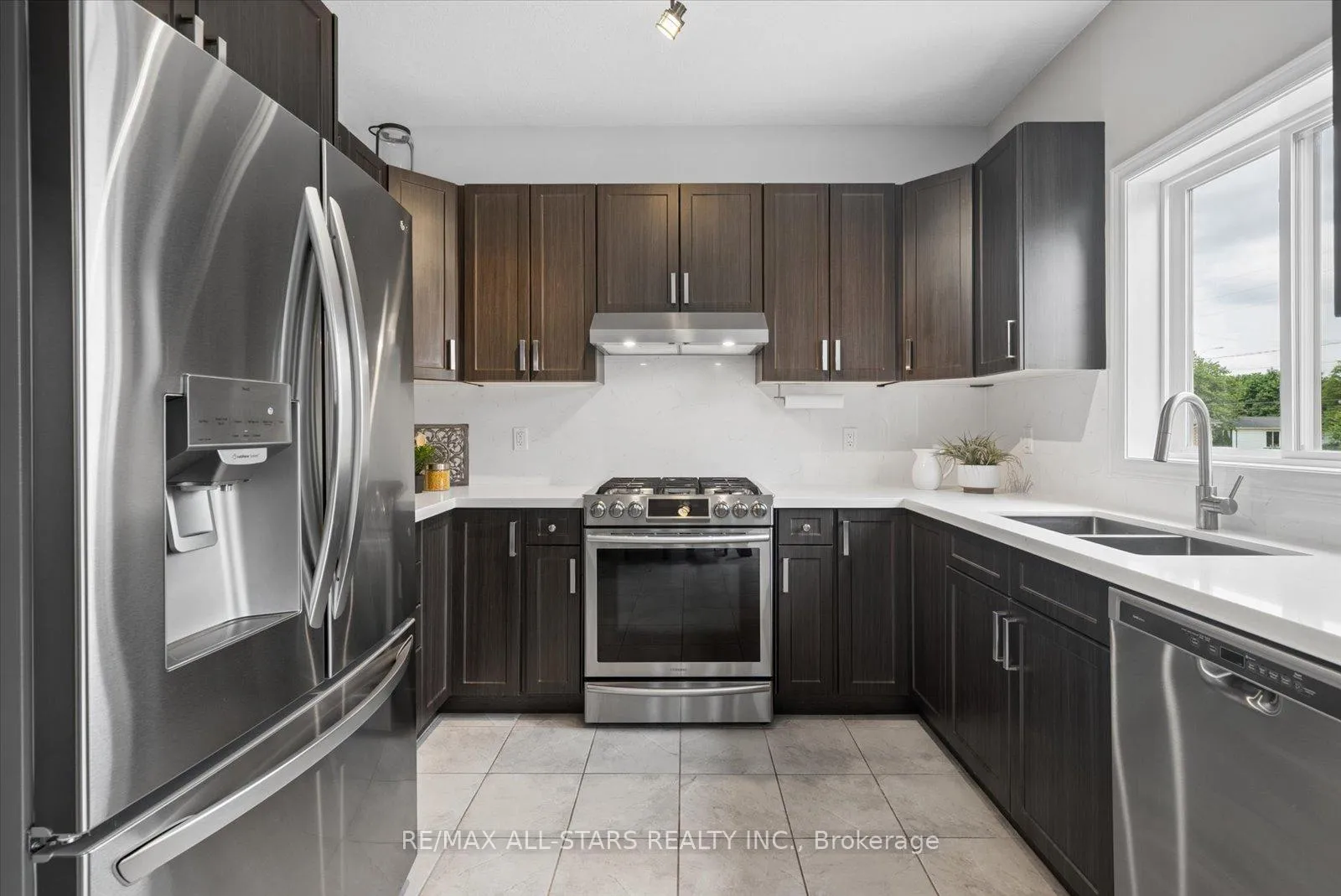 Photo 16 of 27 Carleton Trail, New Tecumseth, Beeton — HOMEH