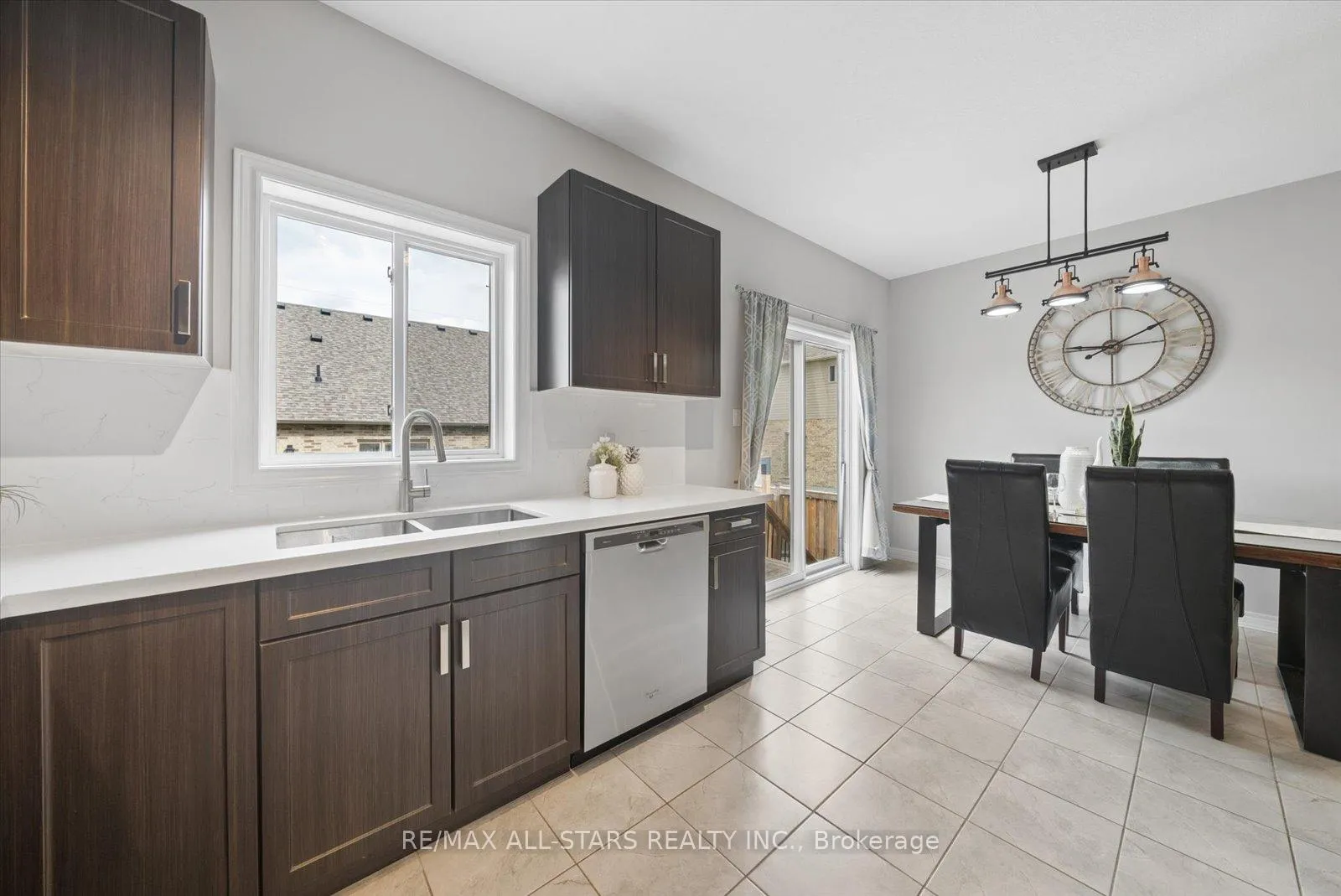 Photo 18 of 27 Carleton Trail, New Tecumseth, Beeton — HOMEH