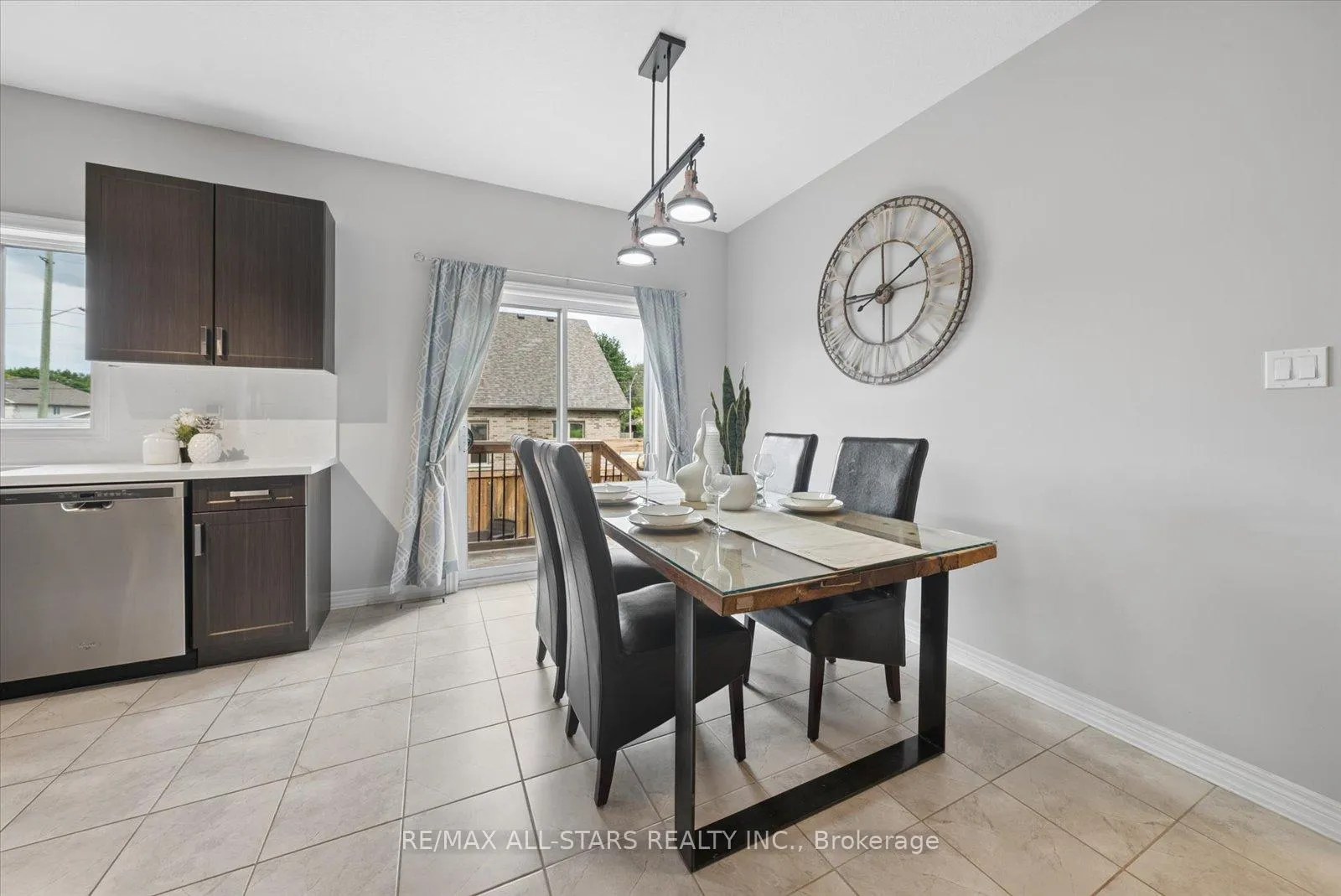 Photo 19 of 27 Carleton Trail, New Tecumseth, Beeton — HOMEH
