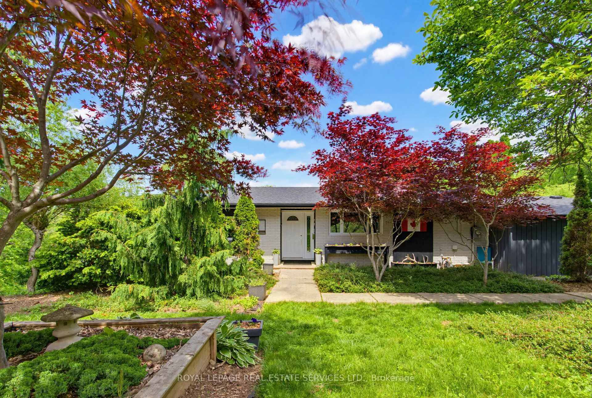 Photo 2 of 18 Cherry Street, Halton Hills, Georgetown — HOMEH
