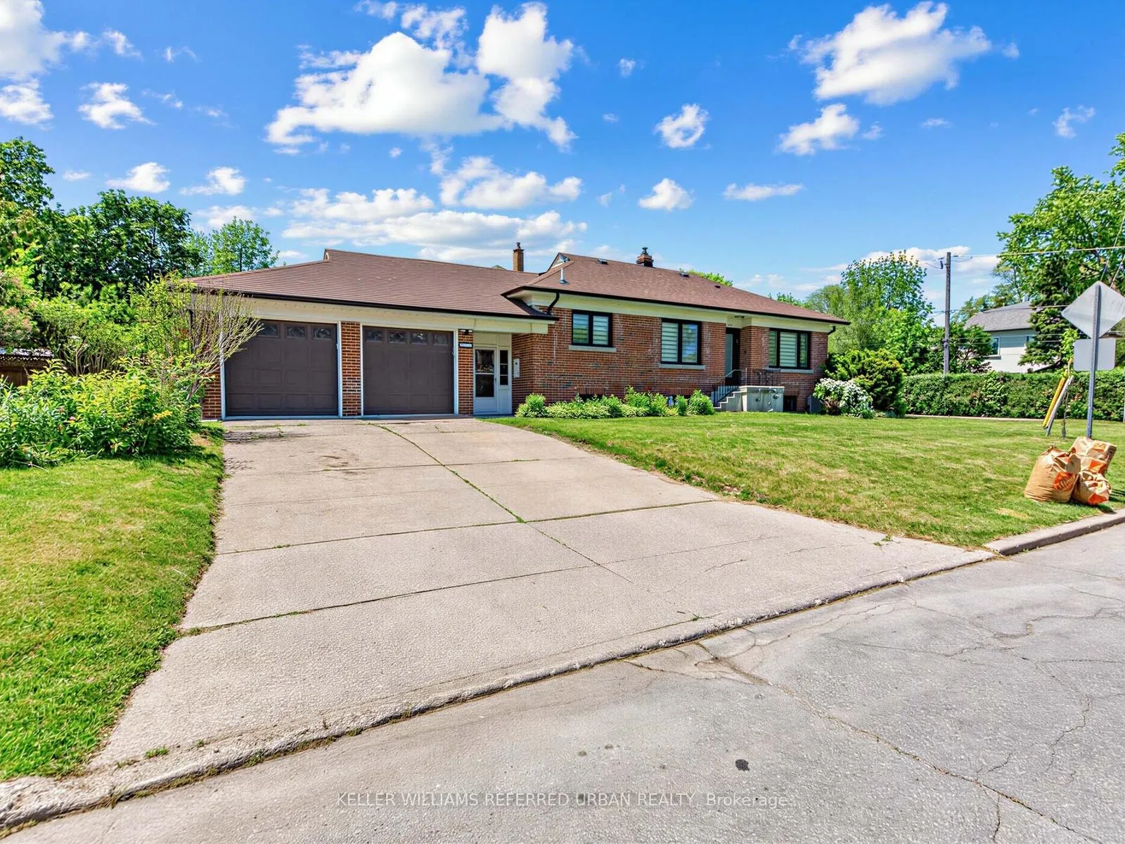 Photo 3 of 73 Prince Charles Drive, Toronto, Englemount-Lawrence — HOMEH