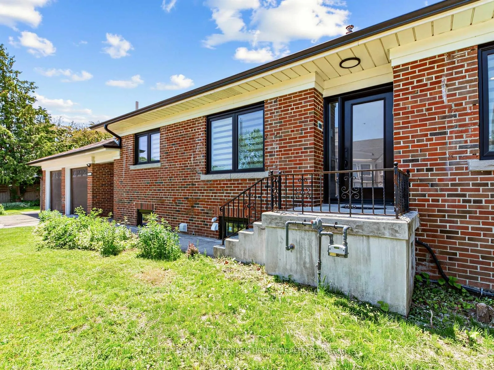 Photo 5 of 73 Prince Charles Drive, Toronto, Englemount-Lawrence — HOMEH