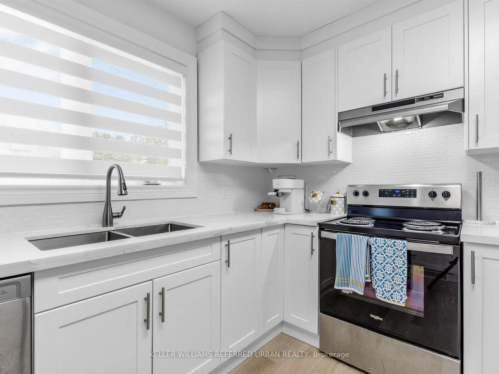 Photo 11 of 73 Prince Charles Drive, Toronto, Englemount-Lawrence — HOMEH