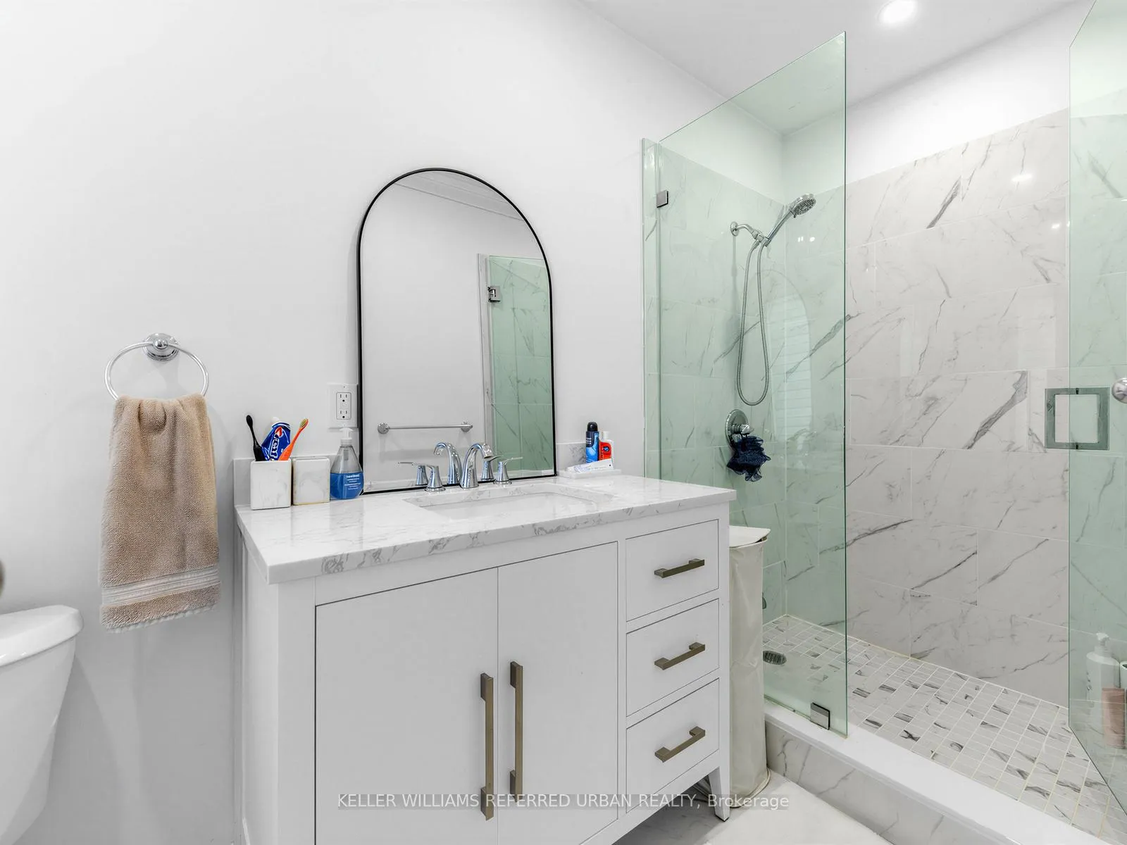 Photo 17 of 73 Prince Charles Drive, Toronto, Englemount-Lawrence — HOMEH