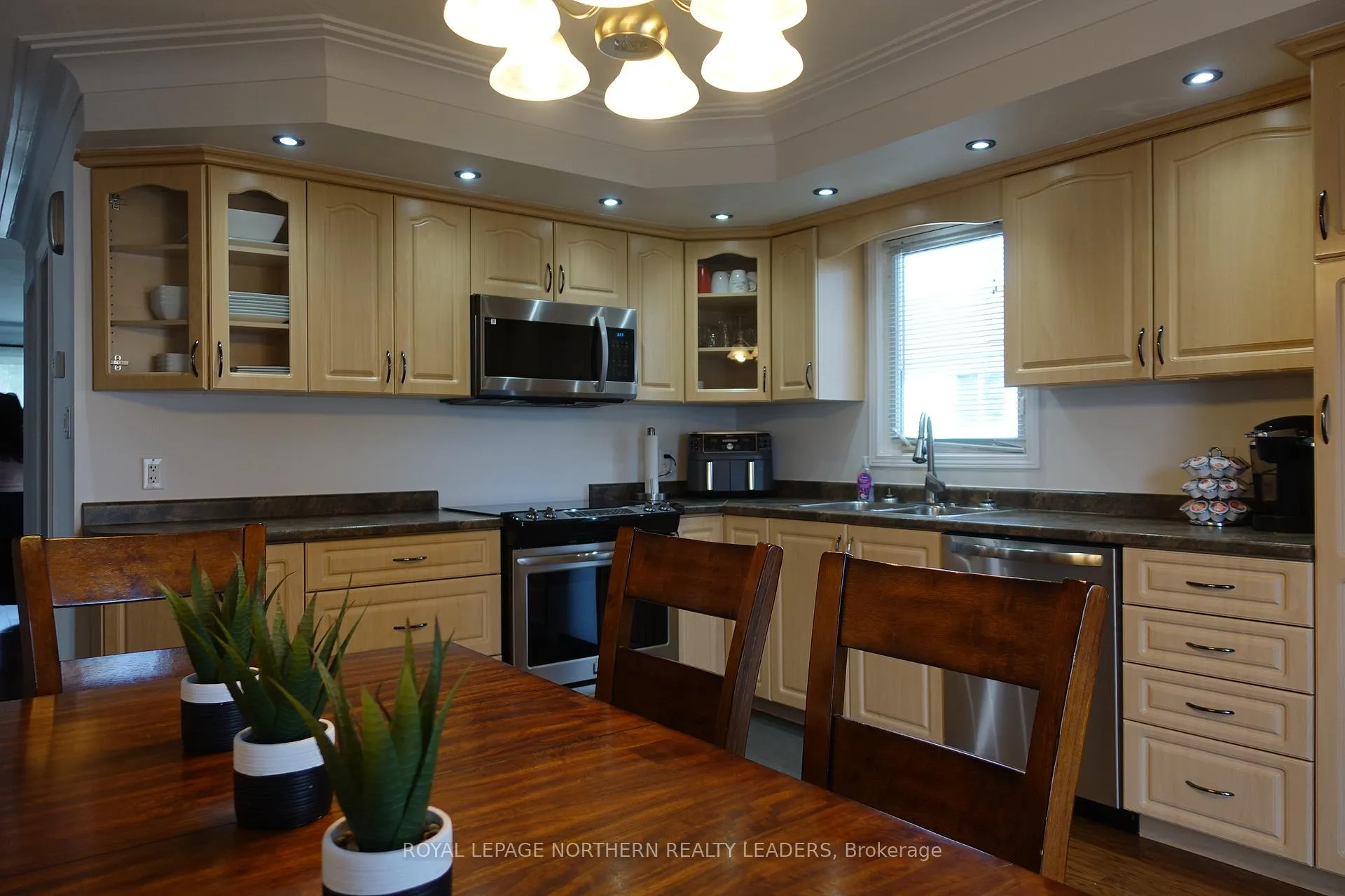 Photo 3 of 1025 Park Avenue, Timmins, MTJ - Main Area — HOMEH