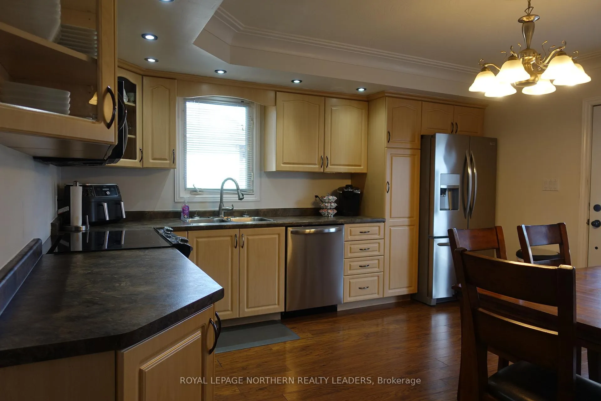 Photo 5 of 1025 Park Avenue, Timmins, MTJ - Main Area — HOMEH