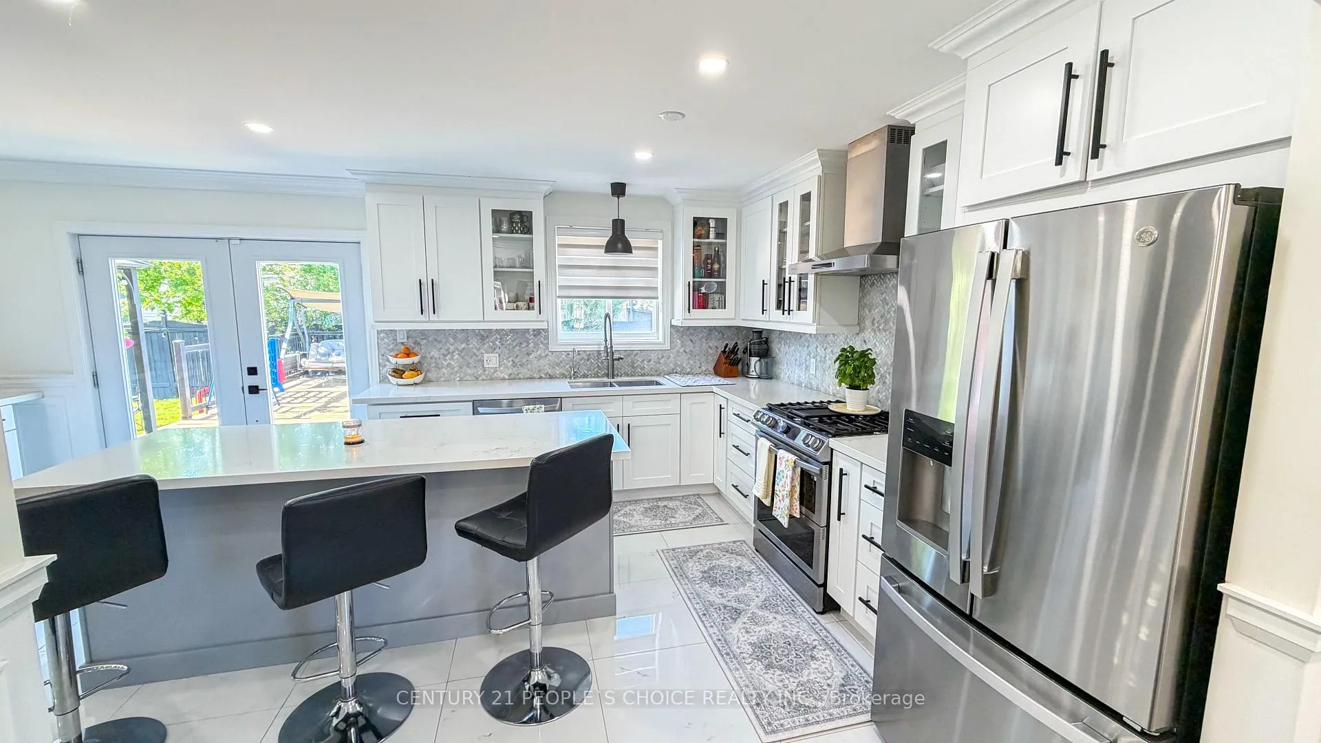 Photo 10 of 2 Irene Drive, Barrie, Painswick South — HOMEH