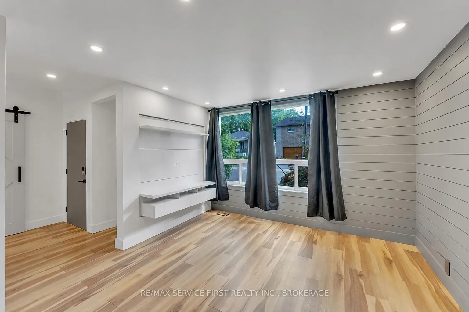 Photo 2 of 211 Raglan Road, Kingston, East of Sir John A. Blvd — HOMEH