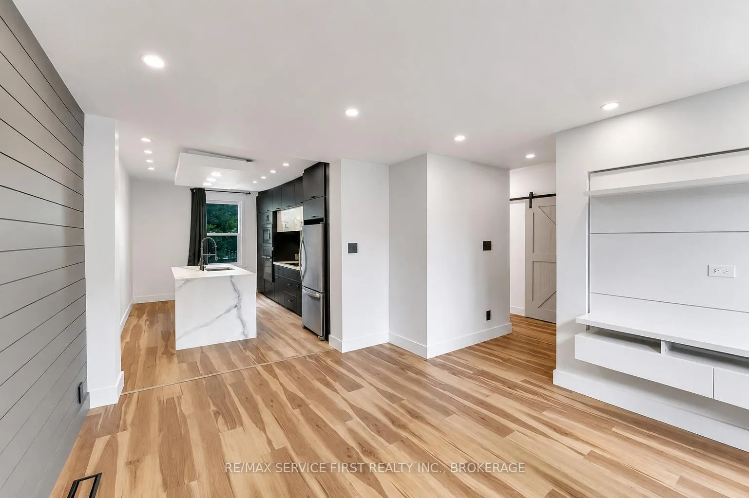 Photo 4 of 211 Raglan Road, Kingston, East of Sir John A. Blvd — HOMEH