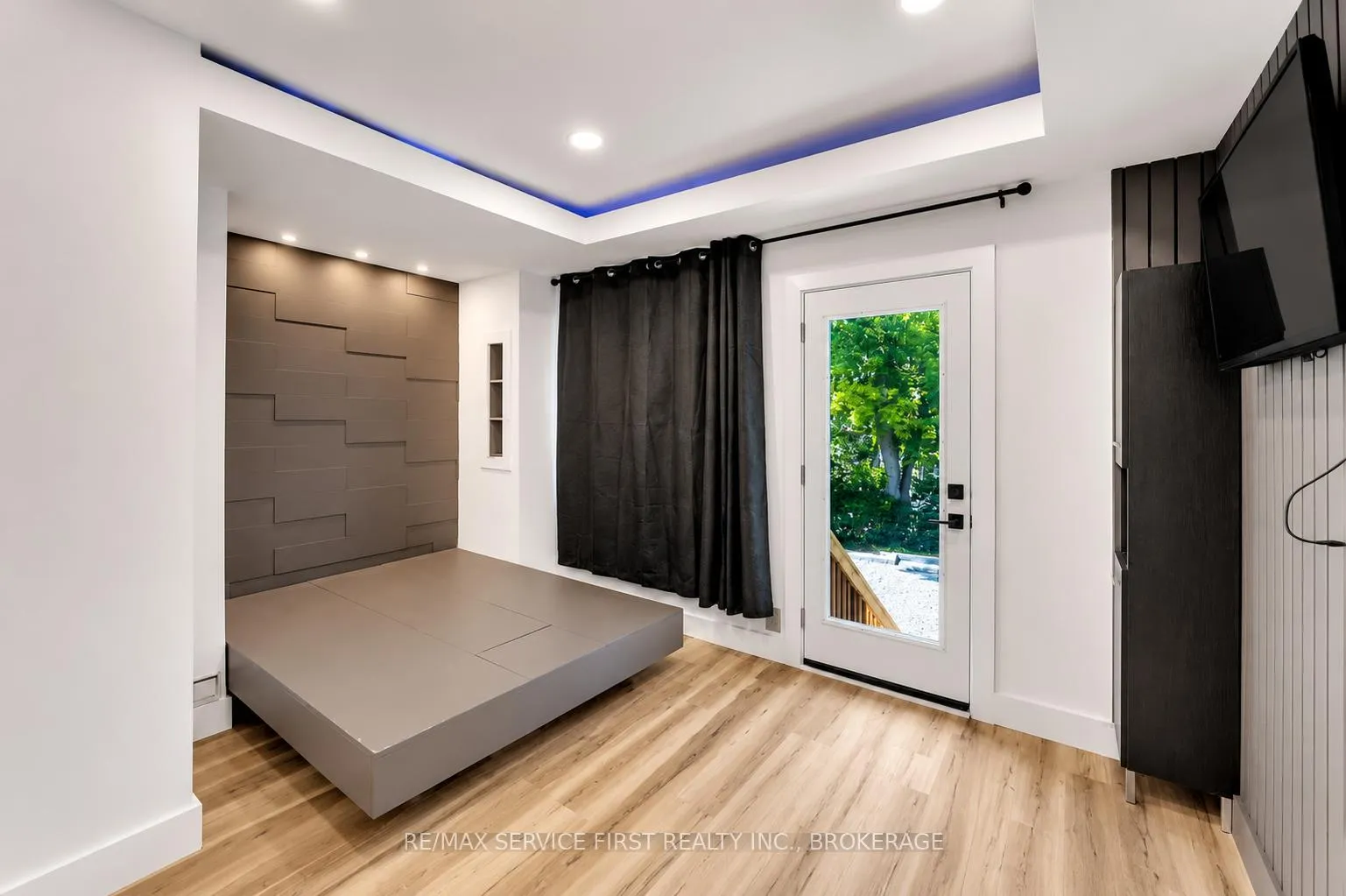Photo 9 of 211 Raglan Road, Kingston, East of Sir John A. Blvd — HOMEH