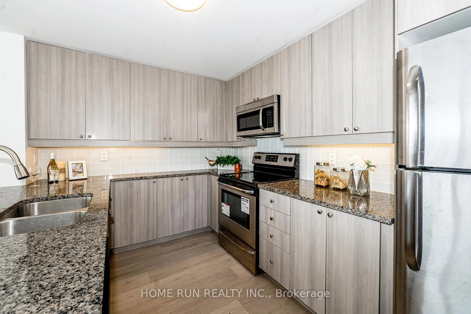 Photo 11 of Unit 902E, 8110 Birchmount Road W, Markham, Unionville — HOMEH