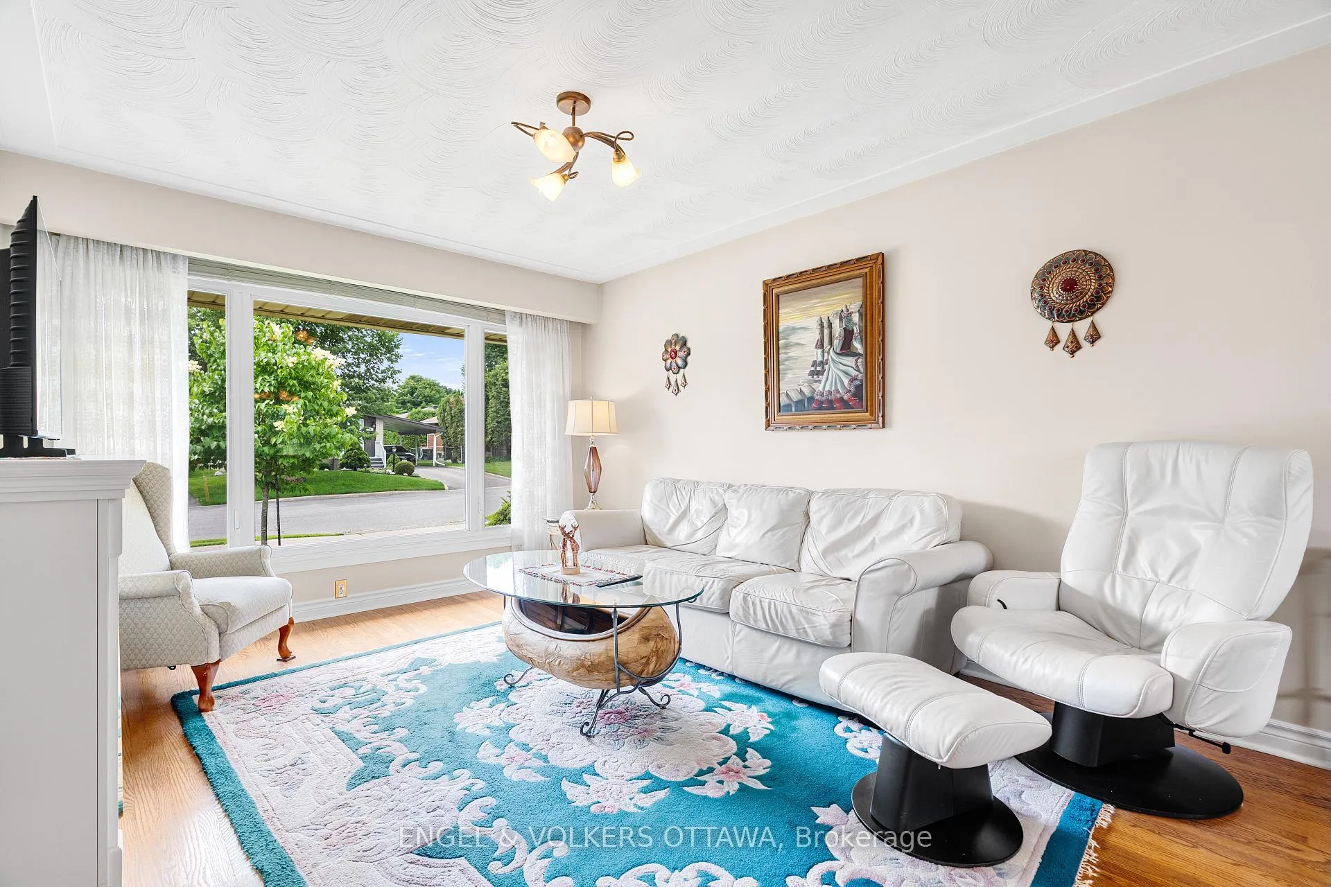 Photo 2 of 709 Pleasant Park Road, Ottawa, Elmvale Acres — HOMEH