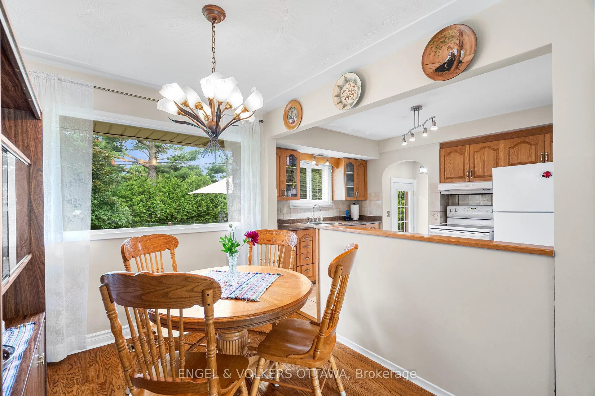 Photo 5 of 709 Pleasant Park Road, Ottawa, Elmvale Acres — HOMEH