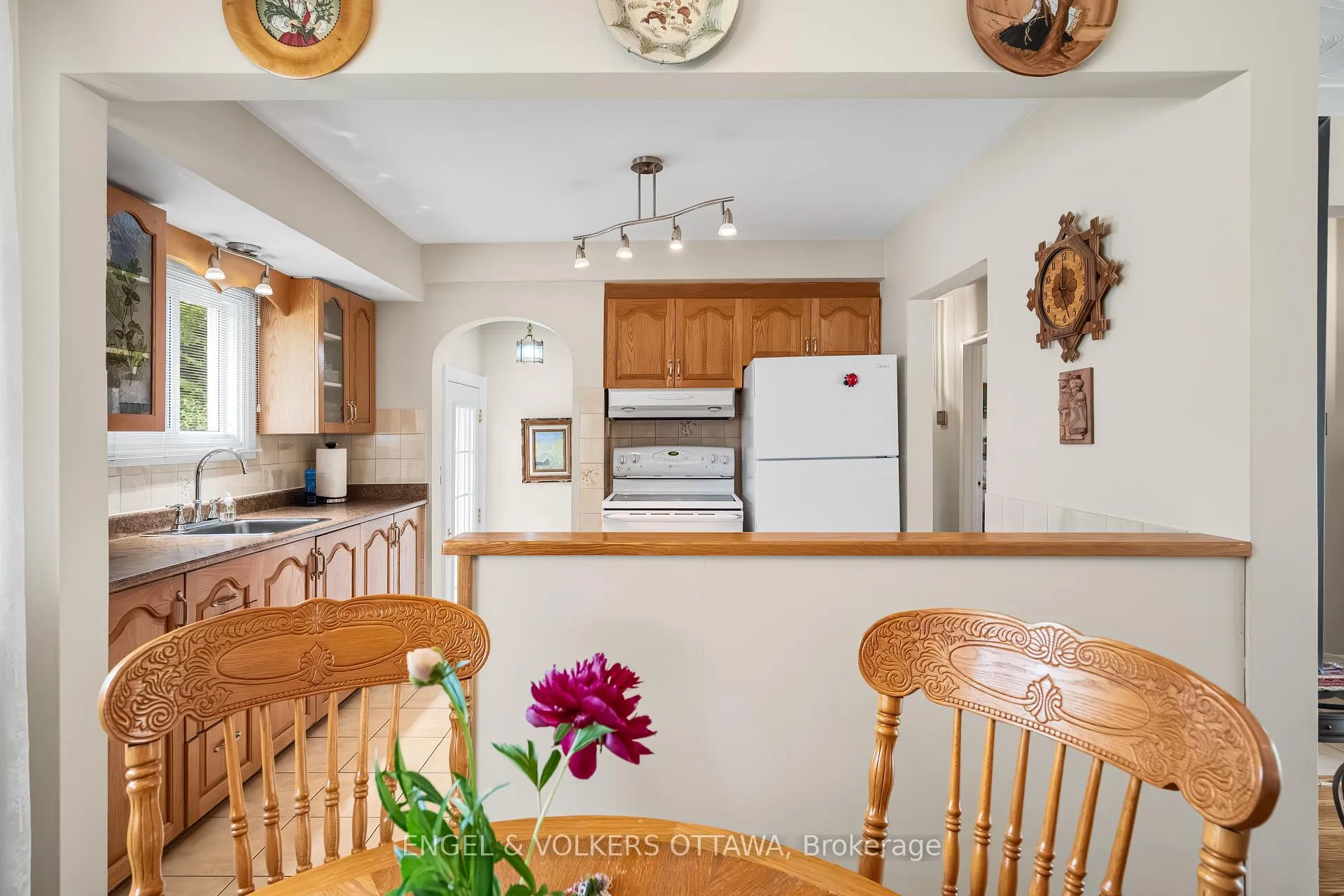 Photo 6 of 709 Pleasant Park Road, Ottawa, Elmvale Acres — HOMEH