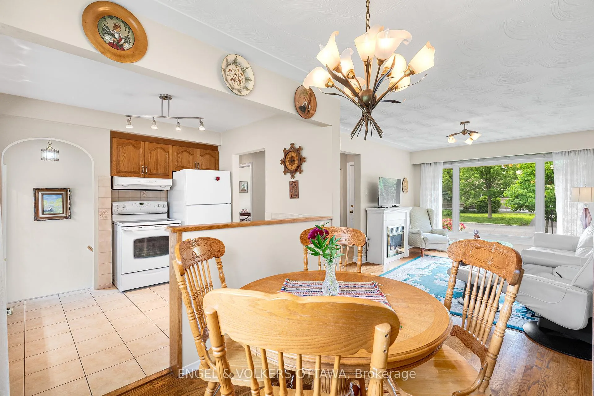 Photo 8 of 709 Pleasant Park Road, Ottawa, Elmvale Acres — HOMEH