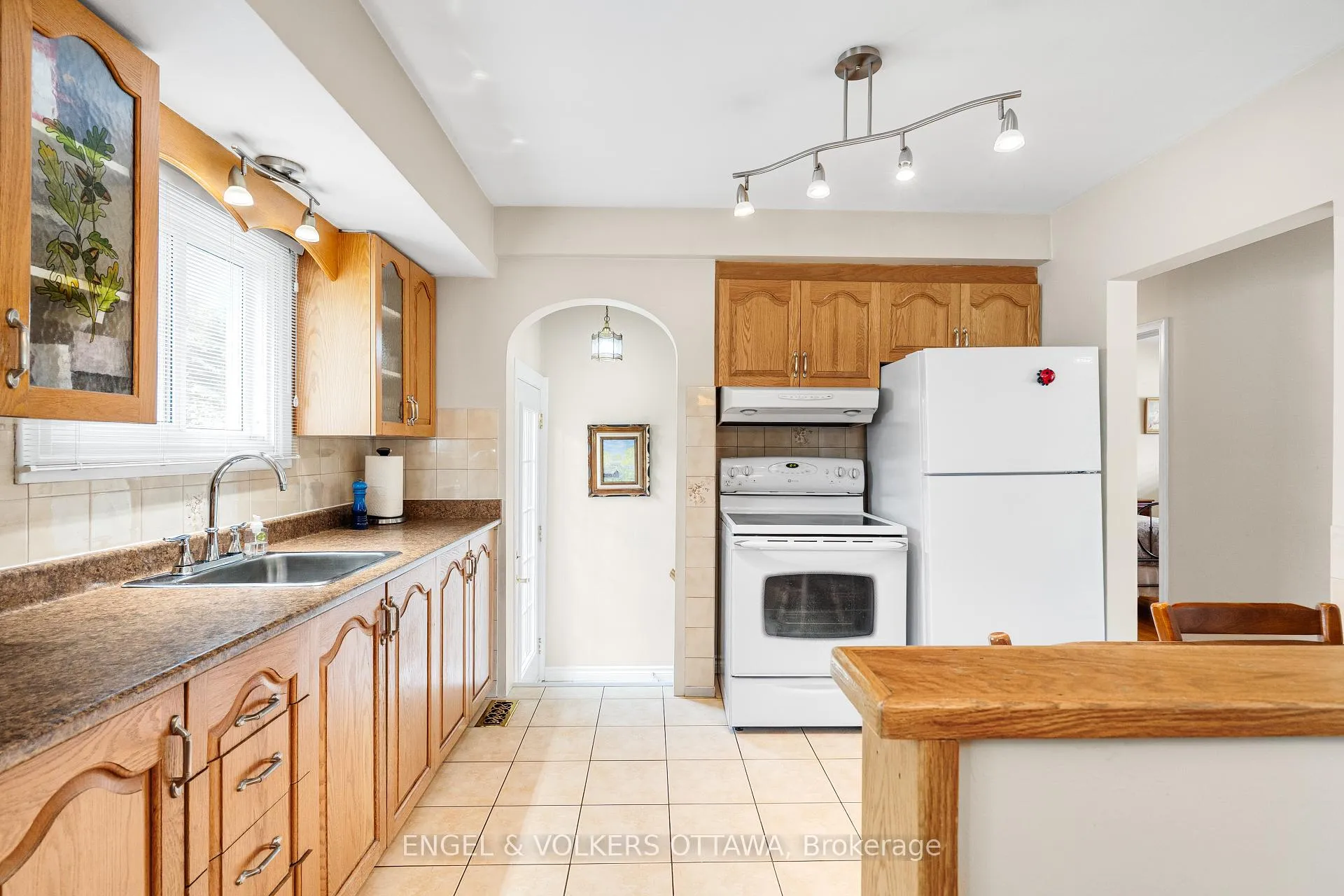 Photo 9 of 709 Pleasant Park Road, Ottawa, Elmvale Acres — HOMEH