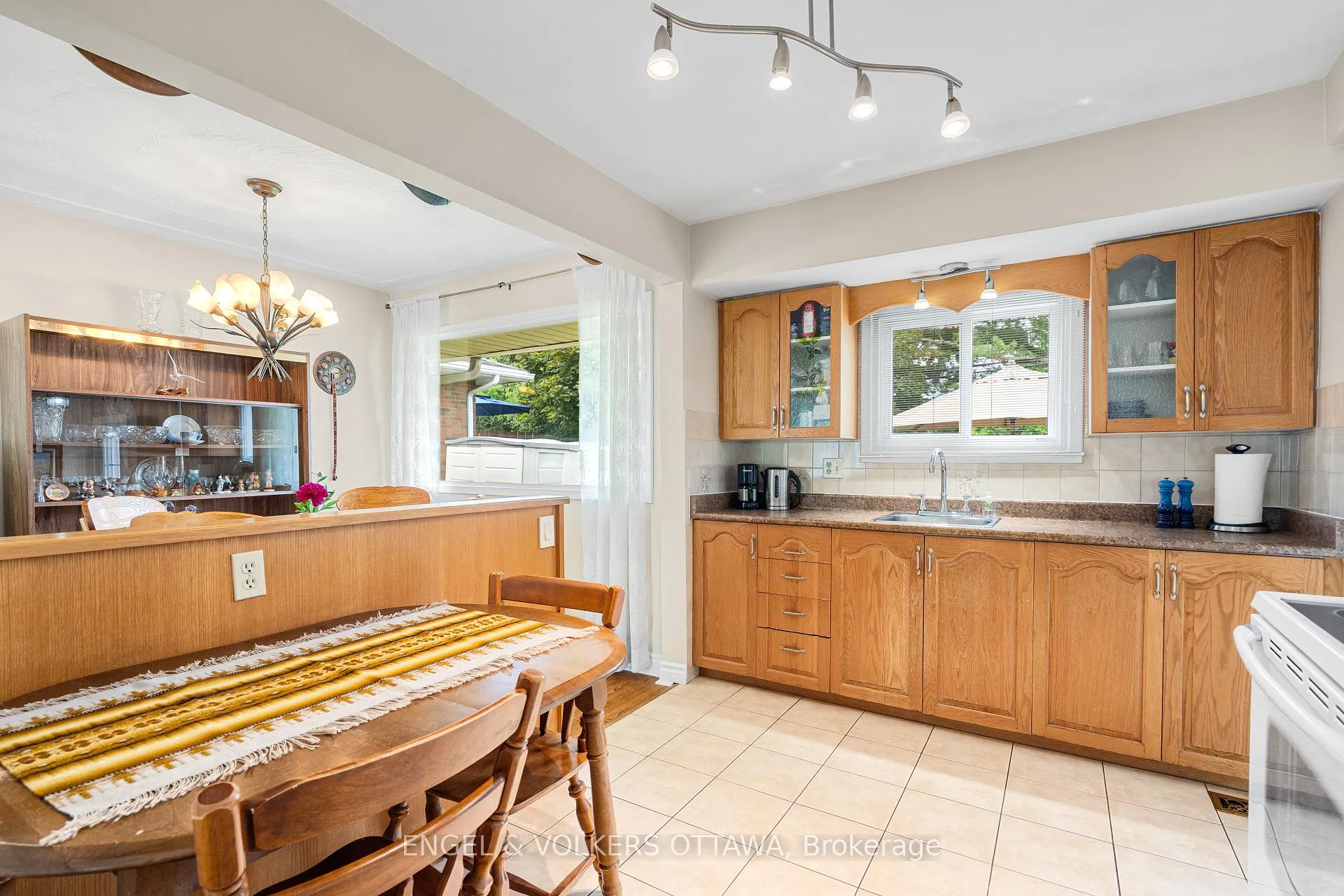 Photo 12 of 709 Pleasant Park Road, Ottawa, Elmvale Acres — HOMEH