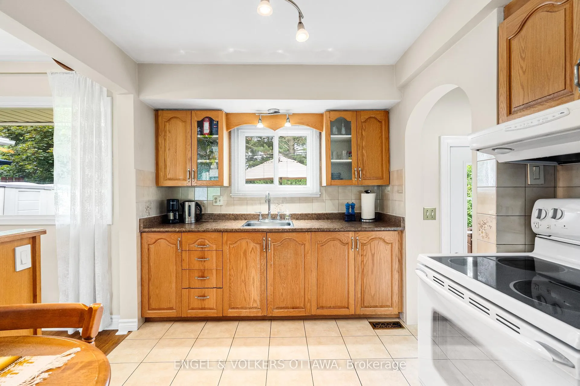 Photo 13 of 709 Pleasant Park Road, Ottawa, Elmvale Acres — HOMEH