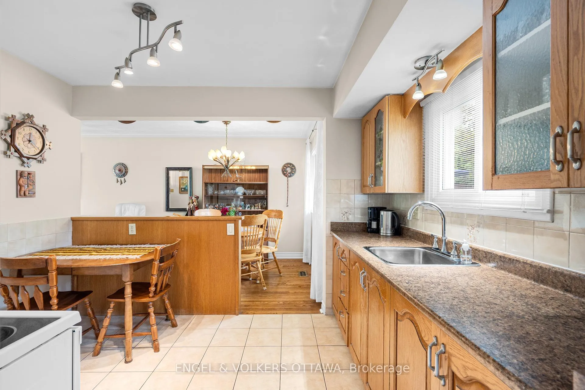 Photo 14 of 709 Pleasant Park Road, Ottawa, Elmvale Acres — HOMEH