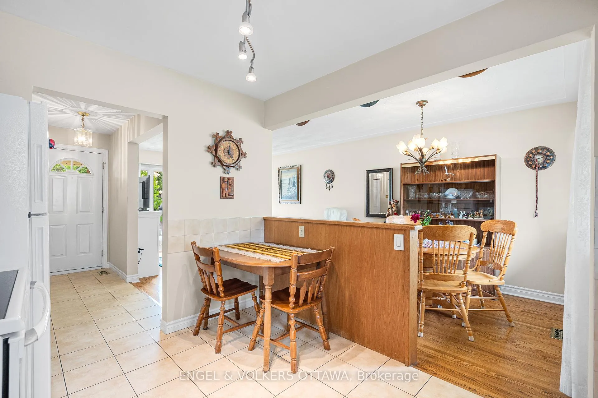Photo 15 of 709 Pleasant Park Road, Ottawa, Elmvale Acres — HOMEH