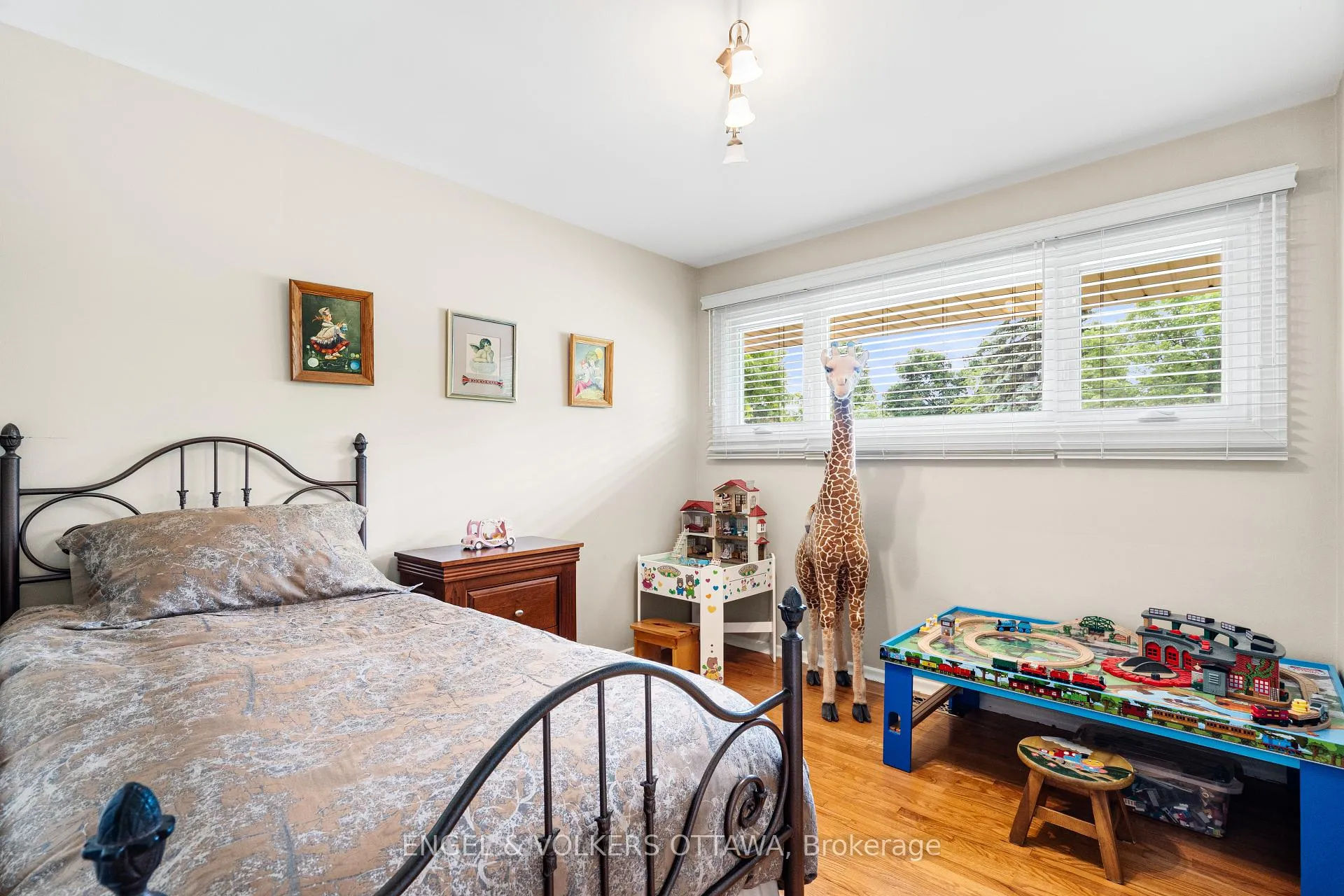 Photo 20 of 709 Pleasant Park Road, Ottawa, Elmvale Acres — HOMEH