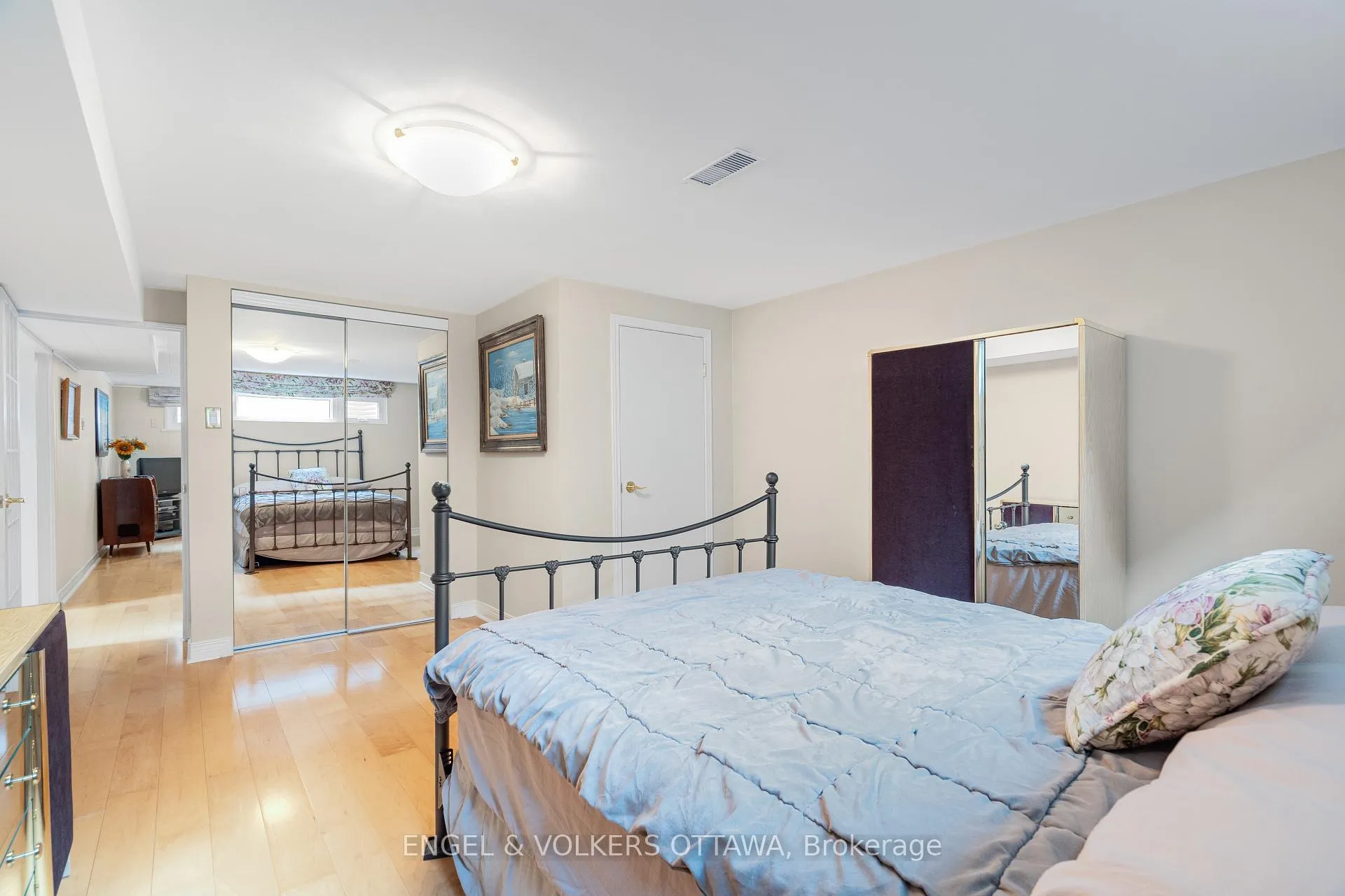 Photo 31 of 709 Pleasant Park Road, Ottawa, Elmvale Acres — HOMEH