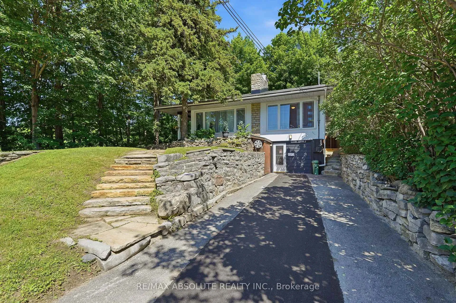 Photo 2 of 829 Montreal Road, Ottawa, CFB Rockcliffe and Area — HOMEH