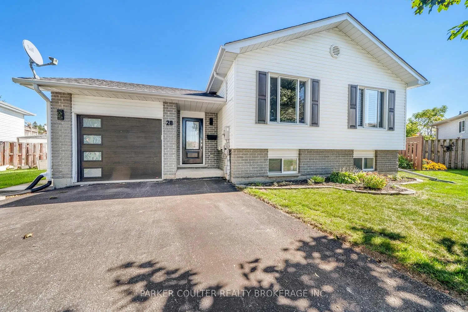 Photo 2 of 28 Keith Street, Orillia — HOMEH