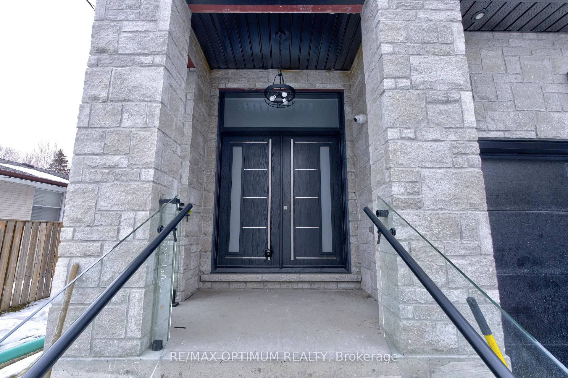 Photo of 30 Mclaughlin Road N