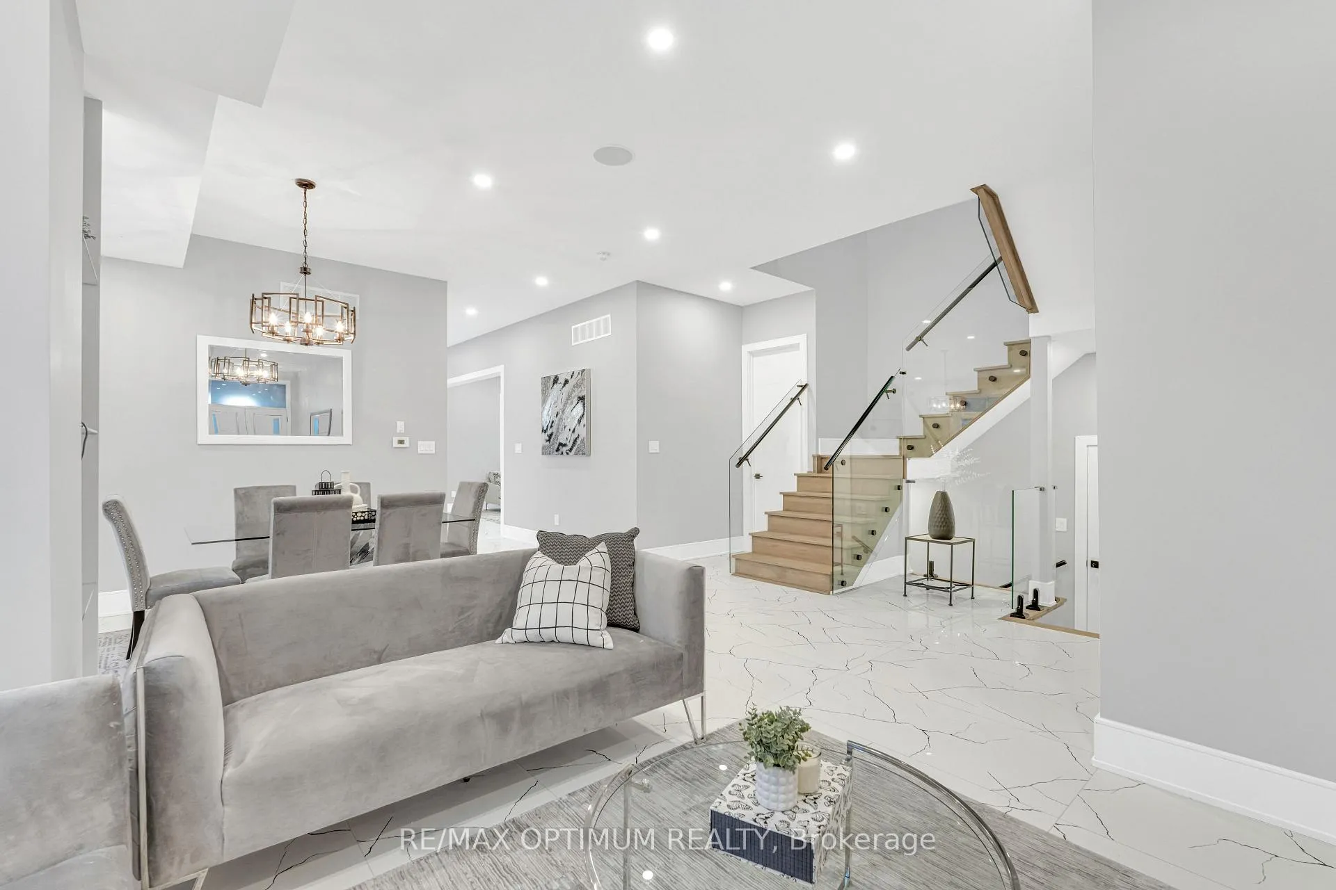 Photo 5 of 30 Mclaughlin Road N, Brampton, Northwood Park — HOMEH