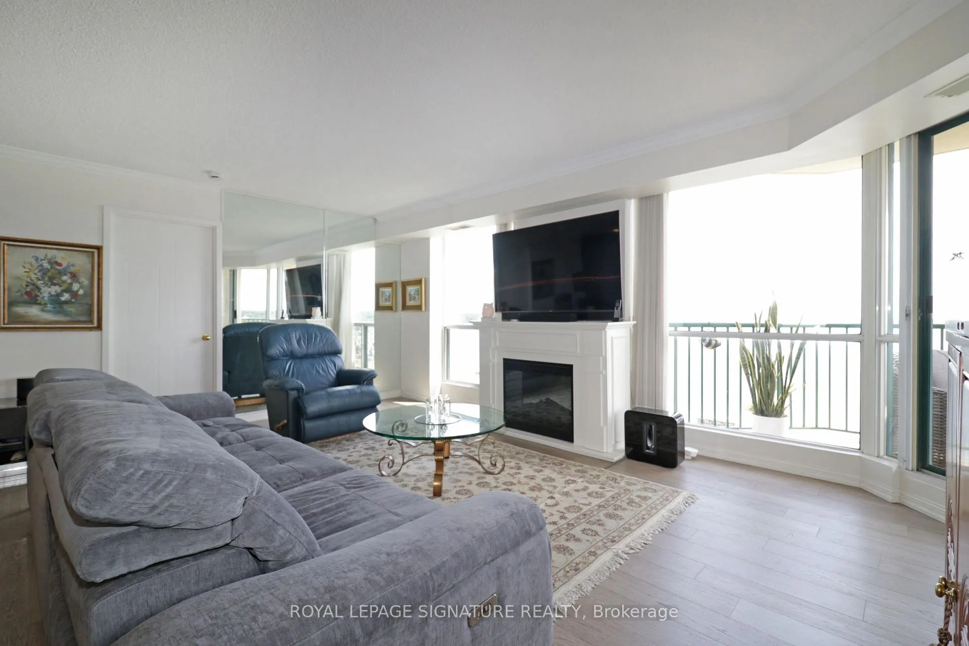 Photo 6 of Unit 1004, 65 Ellen Street, Barrie, City Centre — HOMEH