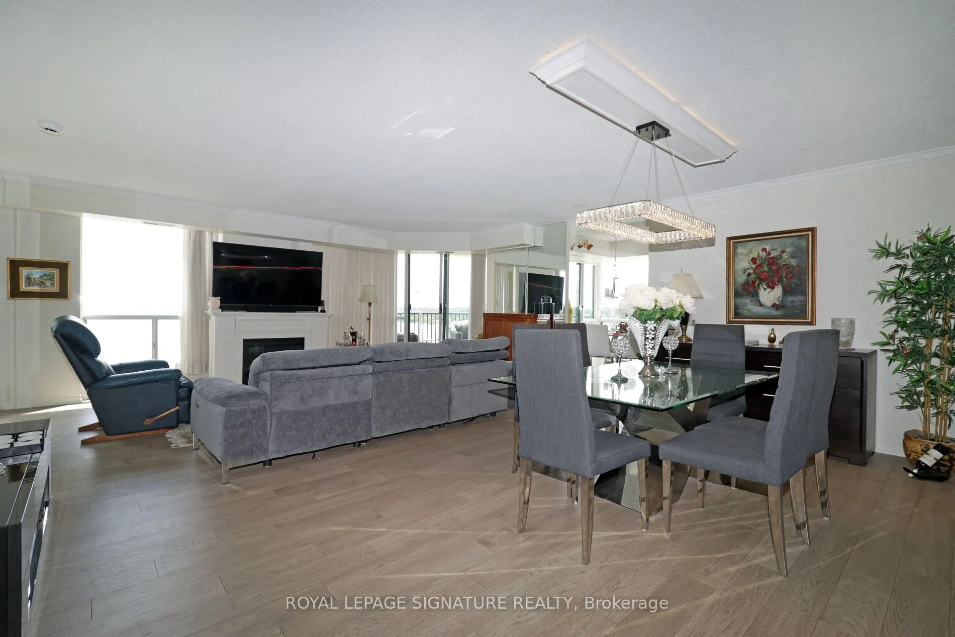 Photo 7 of Unit 1004, 65 Ellen Street, Barrie, City Centre — HOMEH