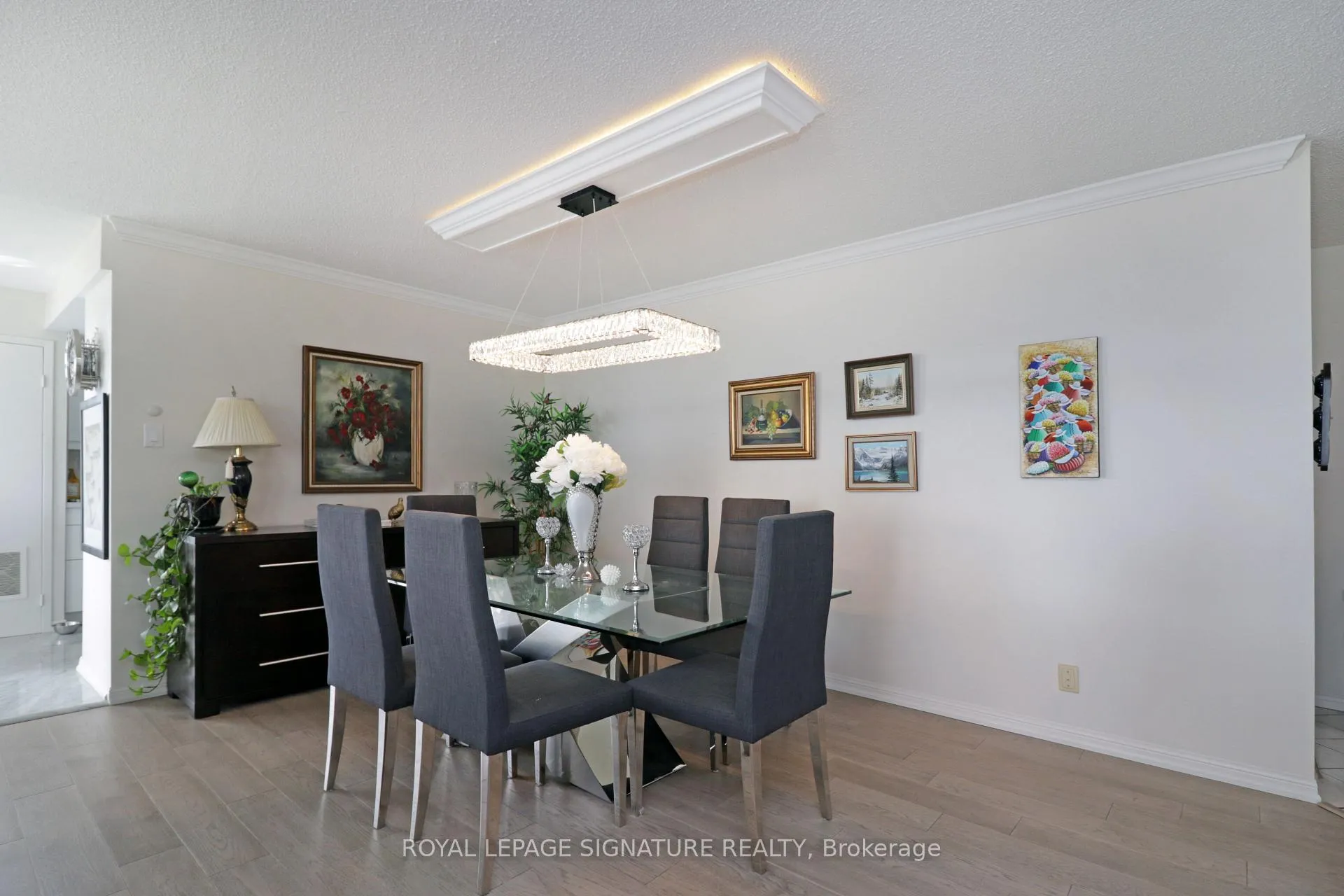 Photo 8 of Unit 1004, 65 Ellen Street, Barrie, City Centre — HOMEH