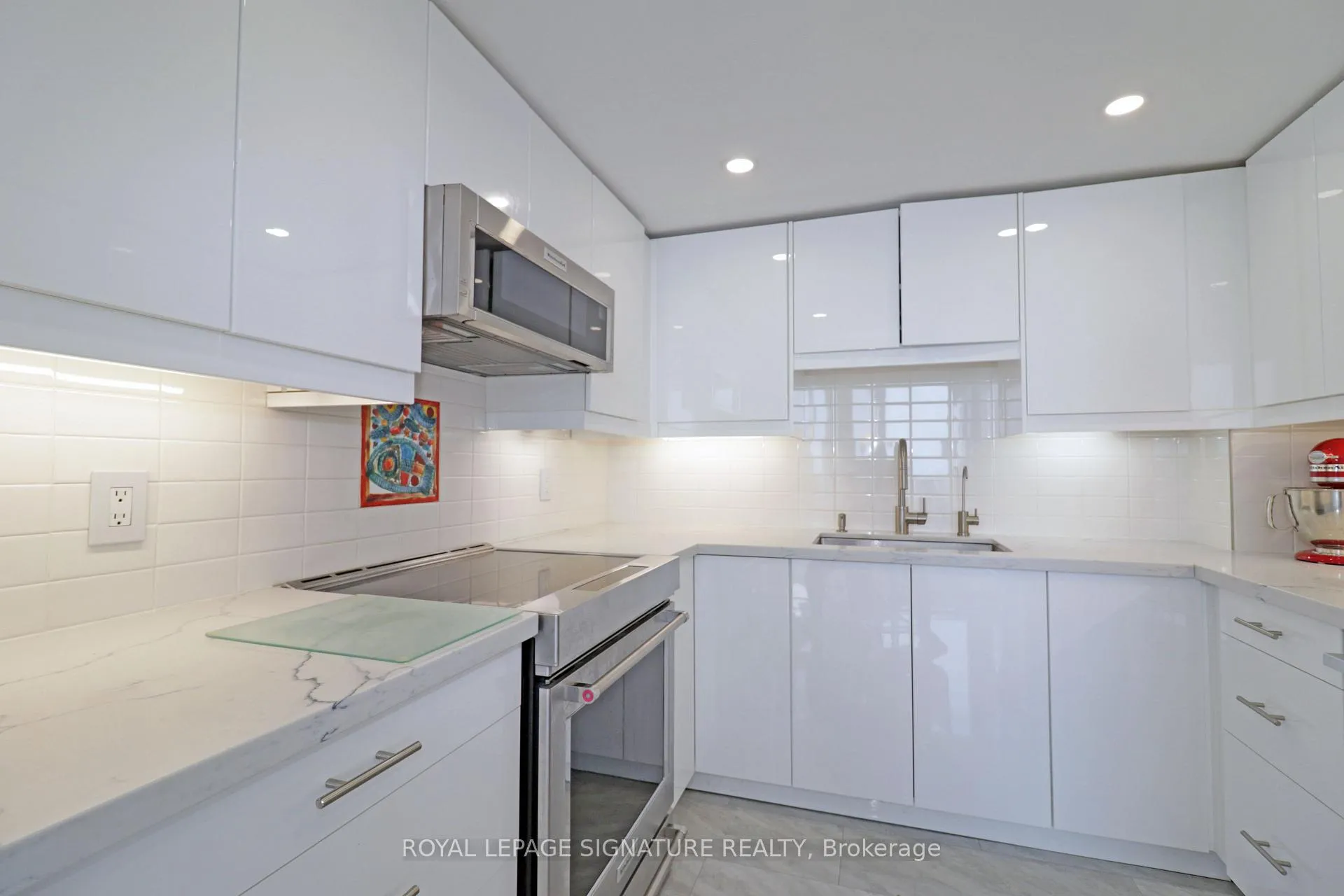 Photo 9 of Unit 1004, 65 Ellen Street, Barrie, City Centre — HOMEH