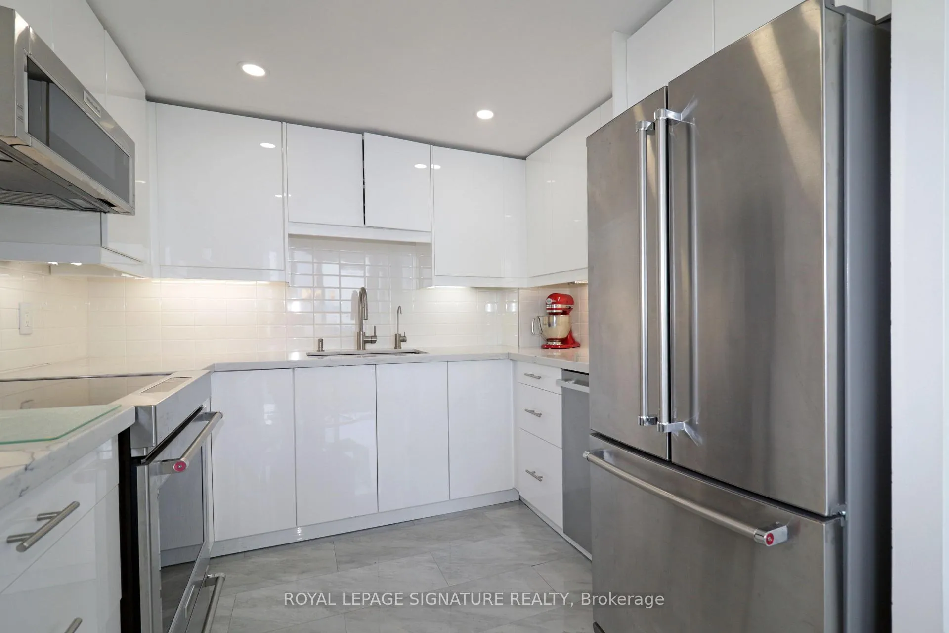 Photo 10 of Unit 1004, 65 Ellen Street, Barrie, City Centre — HOMEH