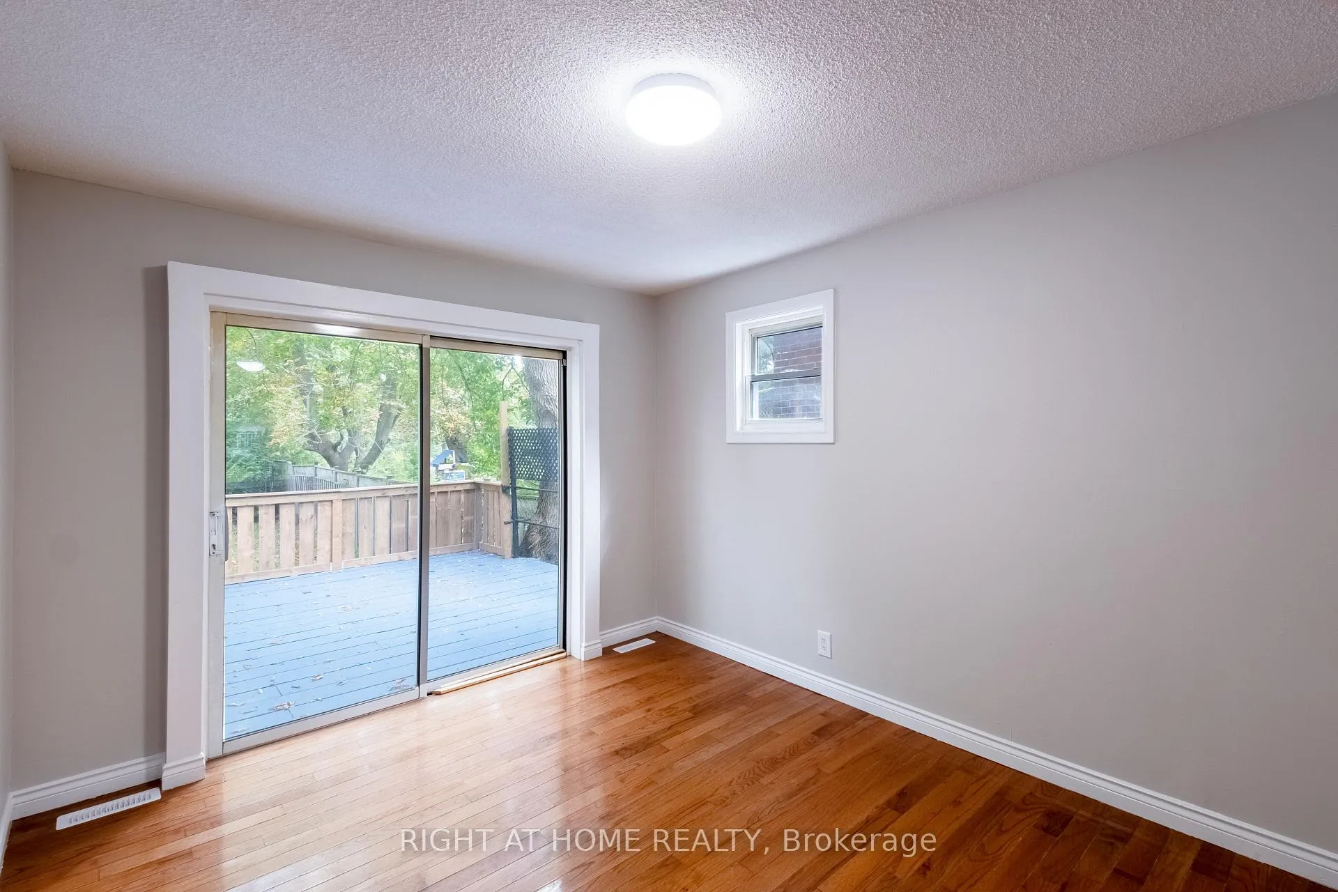 Photo 7 of 118 Thomas Street, Oshawa, Lakeview — HOMEH