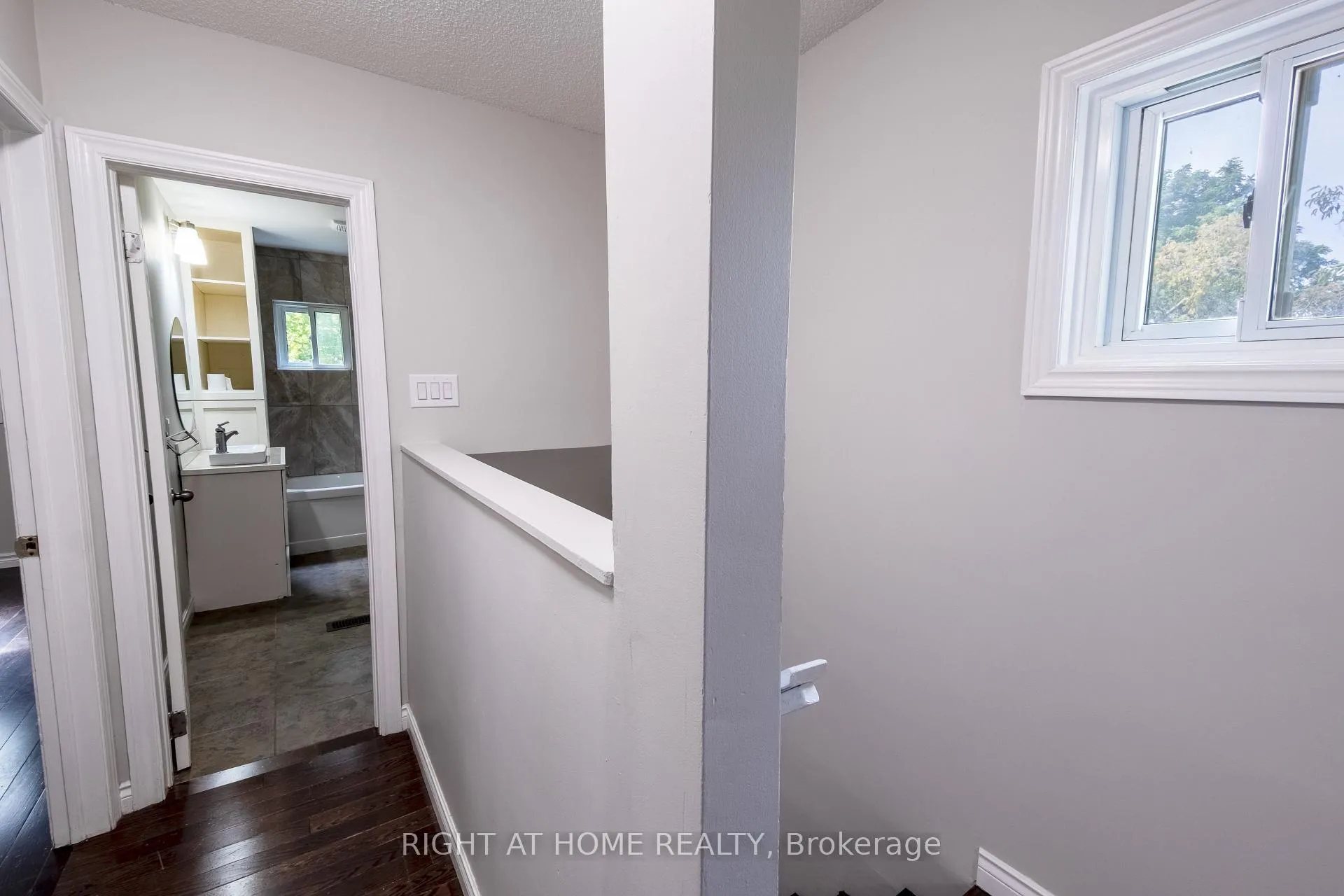 Photo 11 of 118 Thomas Street, Oshawa, Lakeview — HOMEH