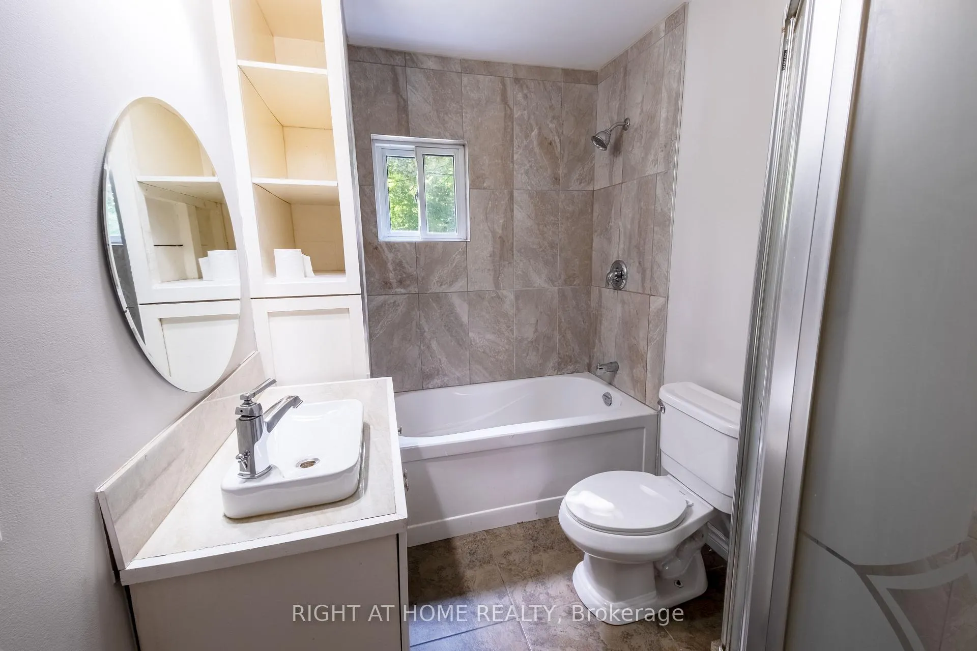 Photo 12 of 118 Thomas Street, Oshawa, Lakeview — HOMEH