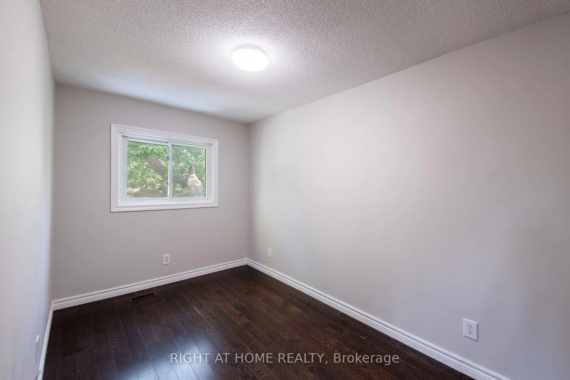 Photo 13 of 118 Thomas Street, Oshawa, Lakeview — HOMEH