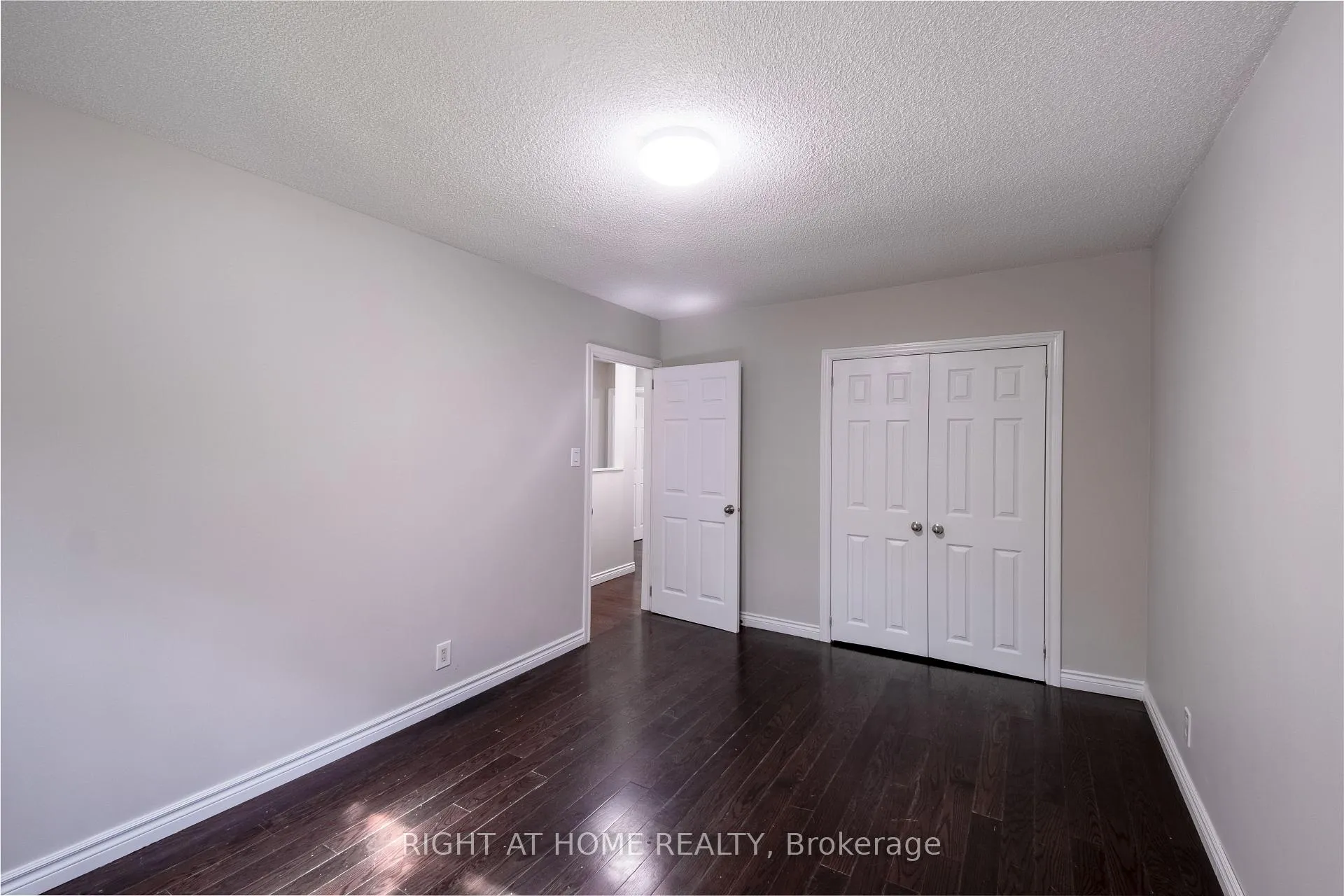 Photo 15 of 118 Thomas Street, Oshawa, Lakeview — HOMEH