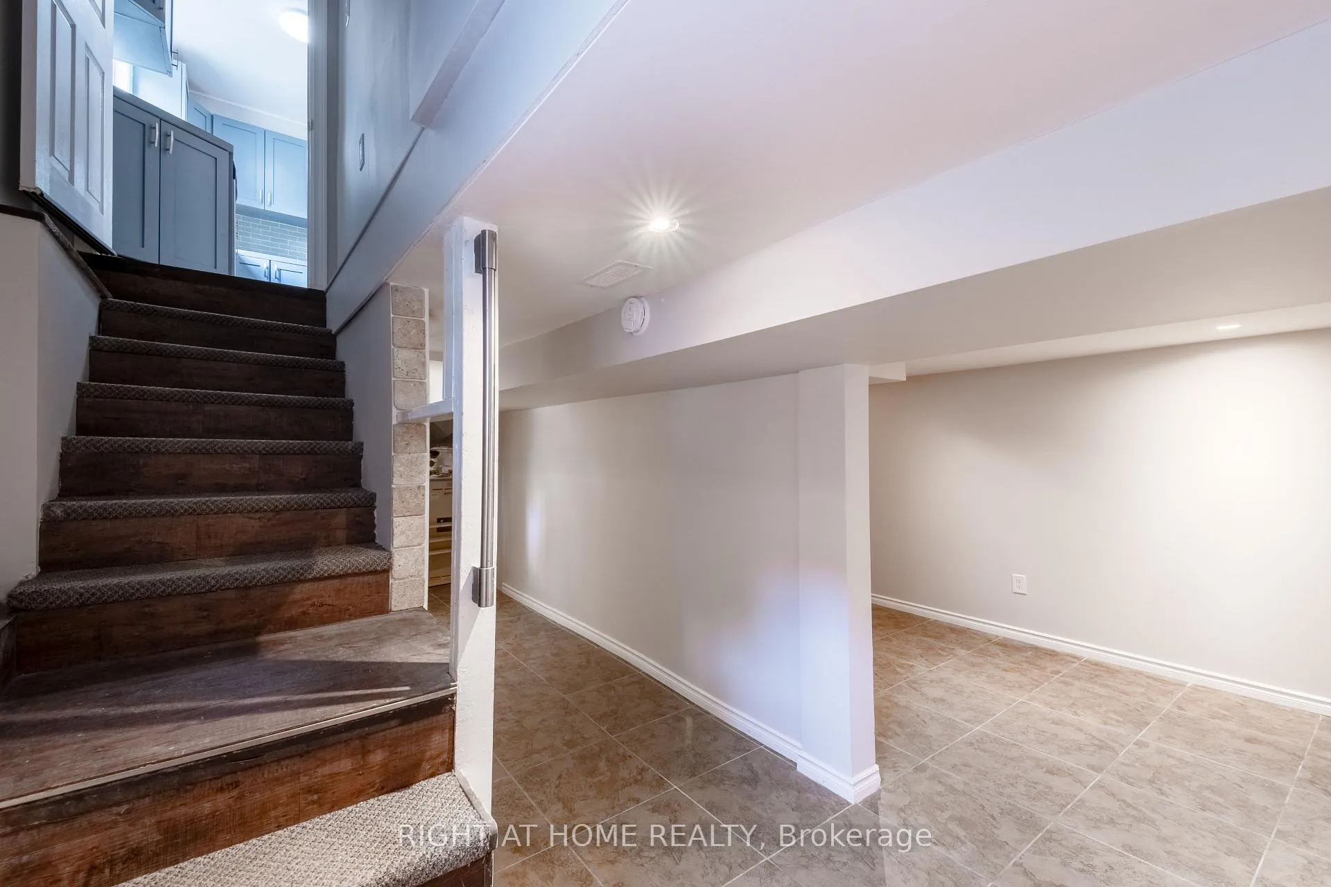 Photo 16 of 118 Thomas Street, Oshawa, Lakeview — HOMEH