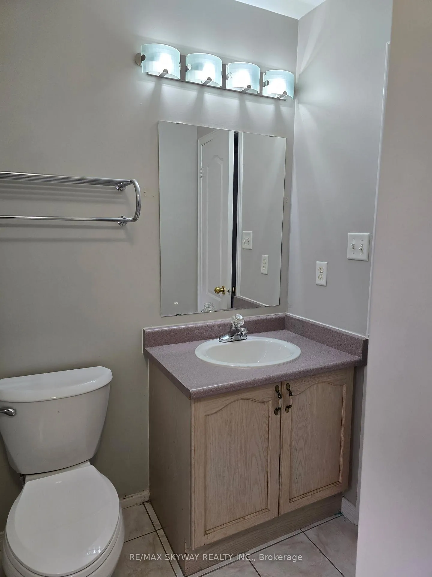 Photo 9 of 38 Egypt Drive, Brampton, Sandringham-Wellington — HOMEH