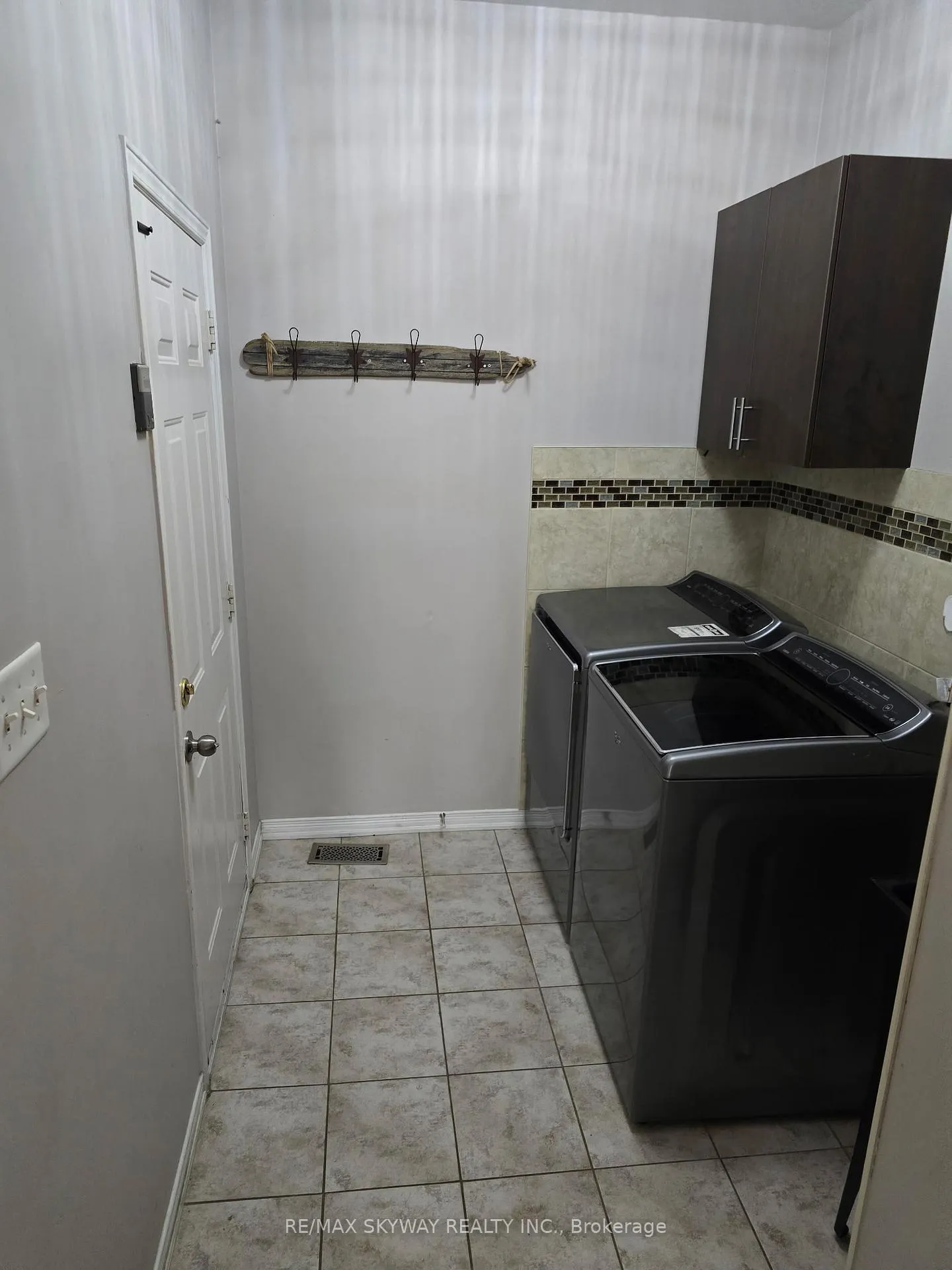Photo 31 of 38 Egypt Drive, Brampton, Sandringham-Wellington — HOMEH