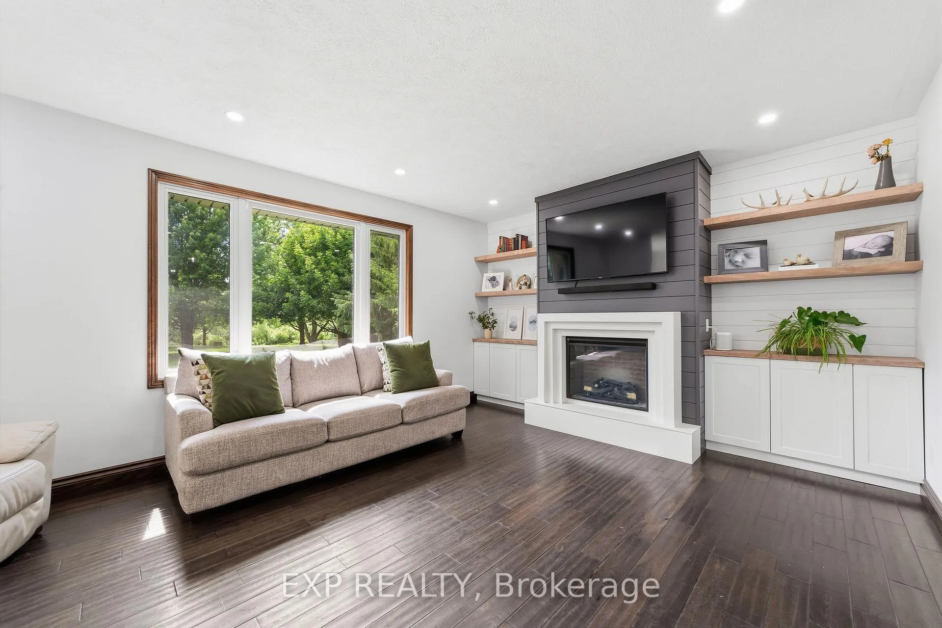 Photo 10 of 128 Brookfield Street, Middlesex Centre, Denfield — HOMEH