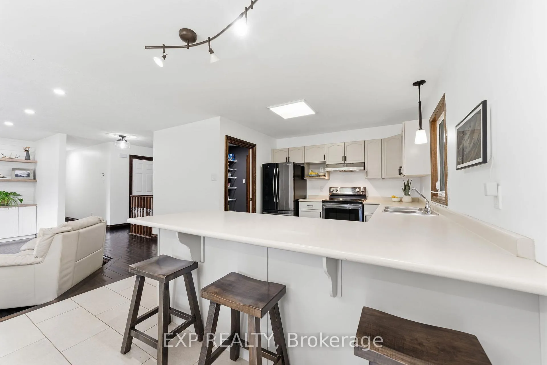 Photo 12 of 128 Brookfield Street, Middlesex Centre, Denfield — HOMEH